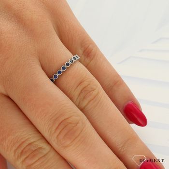 Srebrny pierścionek delikatna obrączka z niebieską cyrkonią DIA-PRS-3727-925 (2).jpg