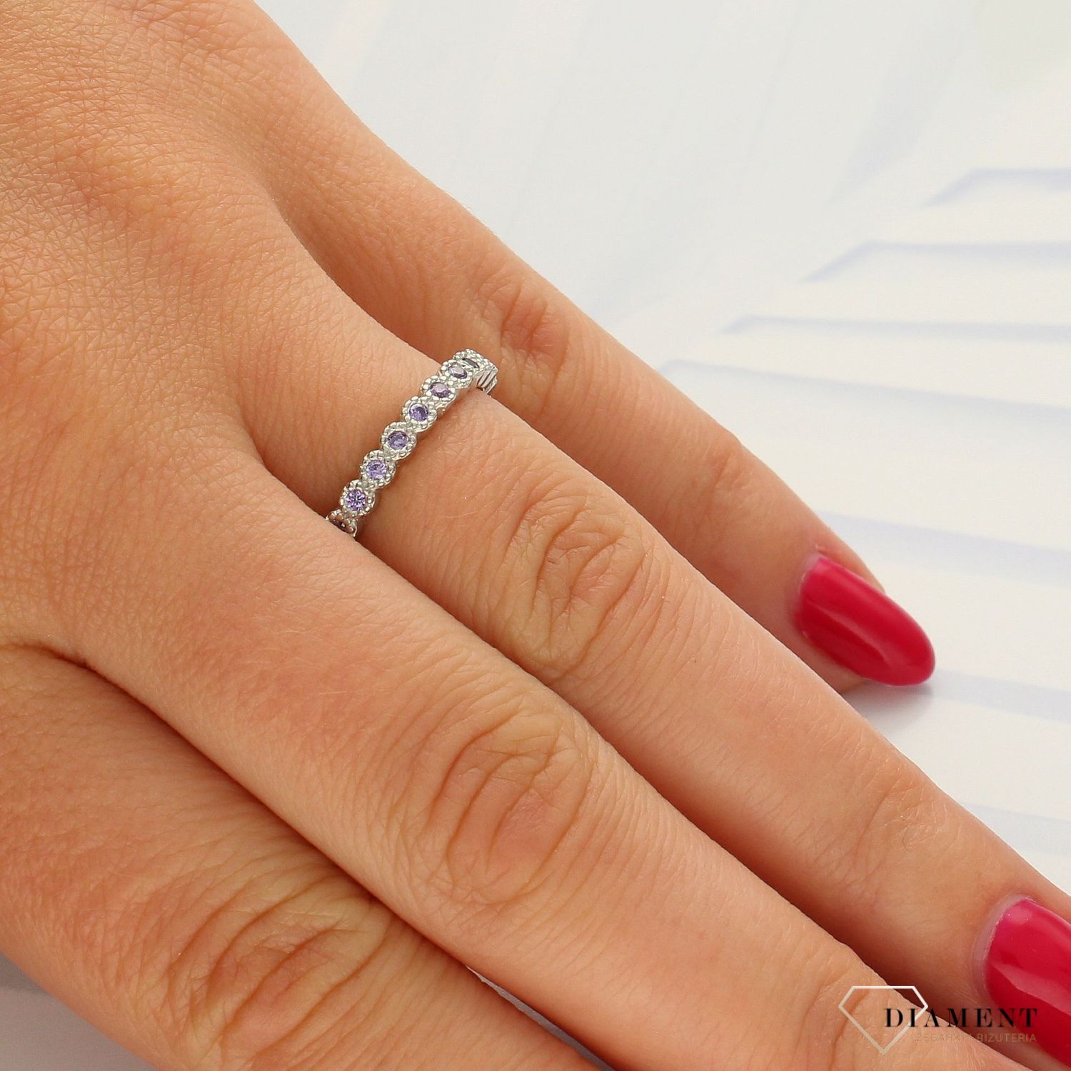 Srebrny pierścionek obrączka z fioletową cyrkonią DIA-PRS-3728-925 (1).jpg