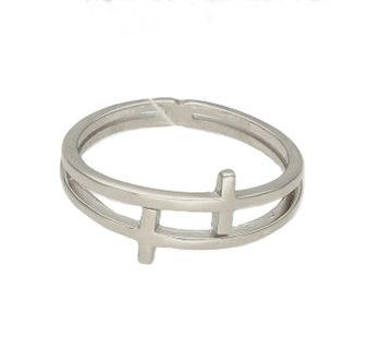Srebrny pierścionek podwójny z motywem krzyżyka DIA-PRS-38069-925.  Klasyczny srebrny pierścionek to dodatek, który sprawdzi się w każdej stylizacji, dlatego każda kobieta powinna mieć go w swojej kolekcji. Ten urokliwy pier.jpg
