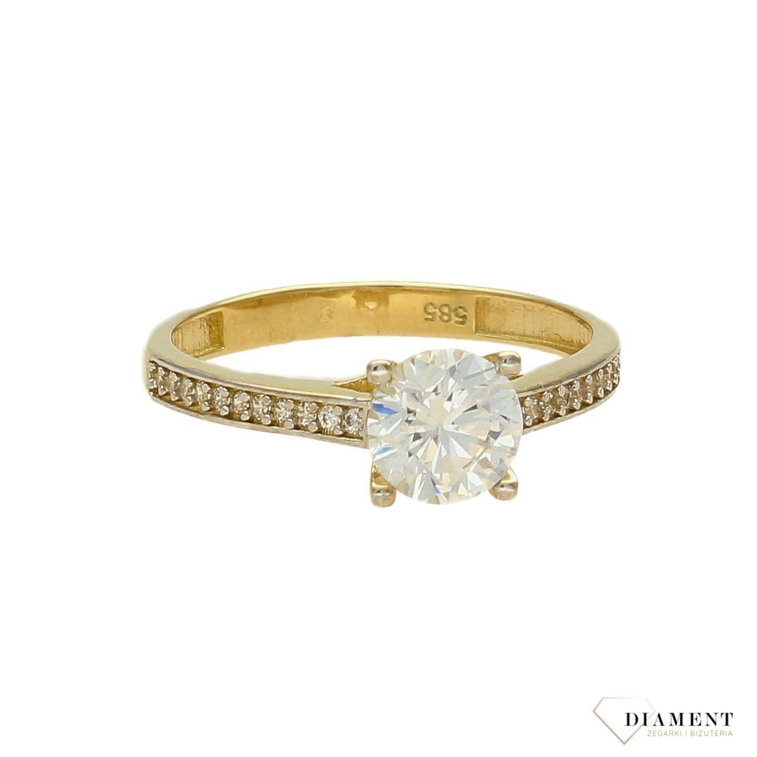 Złoty pierścionek 585 zaręczynowy ozdobiony cyrkonią DIA-PRS-4228-585 (1).jpg