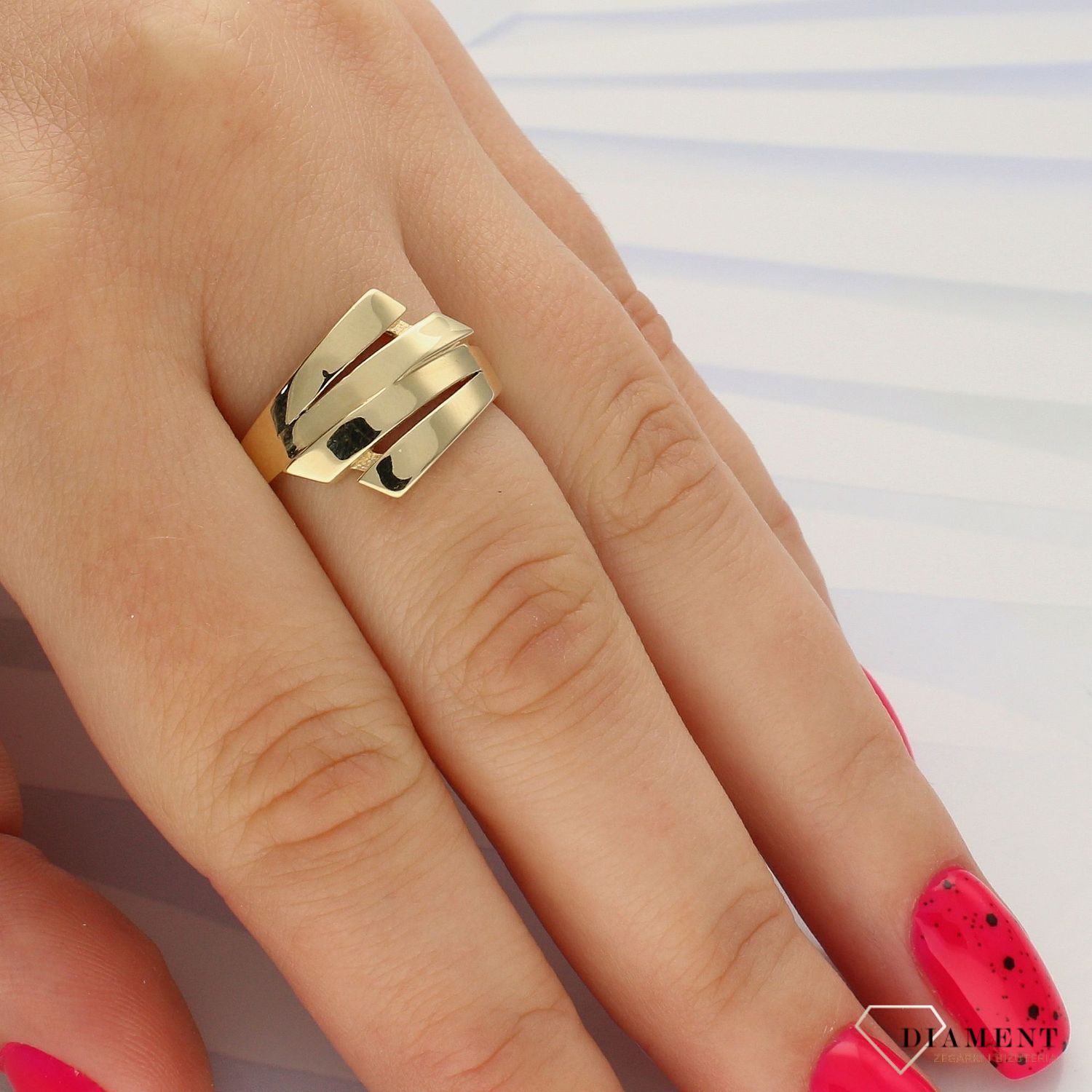 Złoty pierścionek 585 nowoczesny wzór DIA-PRS-4232-585 (1).jpg