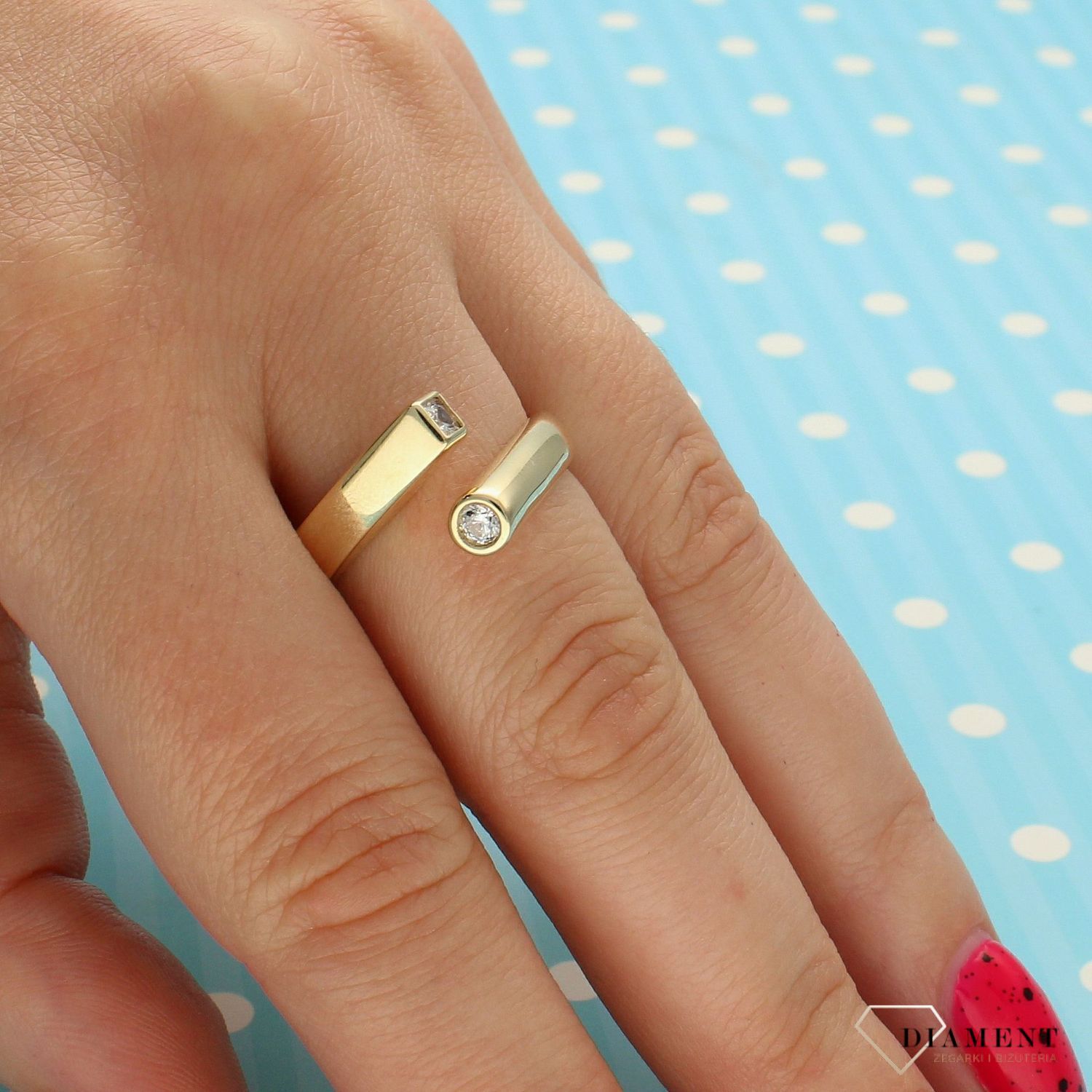 Złoty pierścionek 585 nowoczesne wykończenie z cyrkonią DIA-PRS-4280-585 (1).jpg