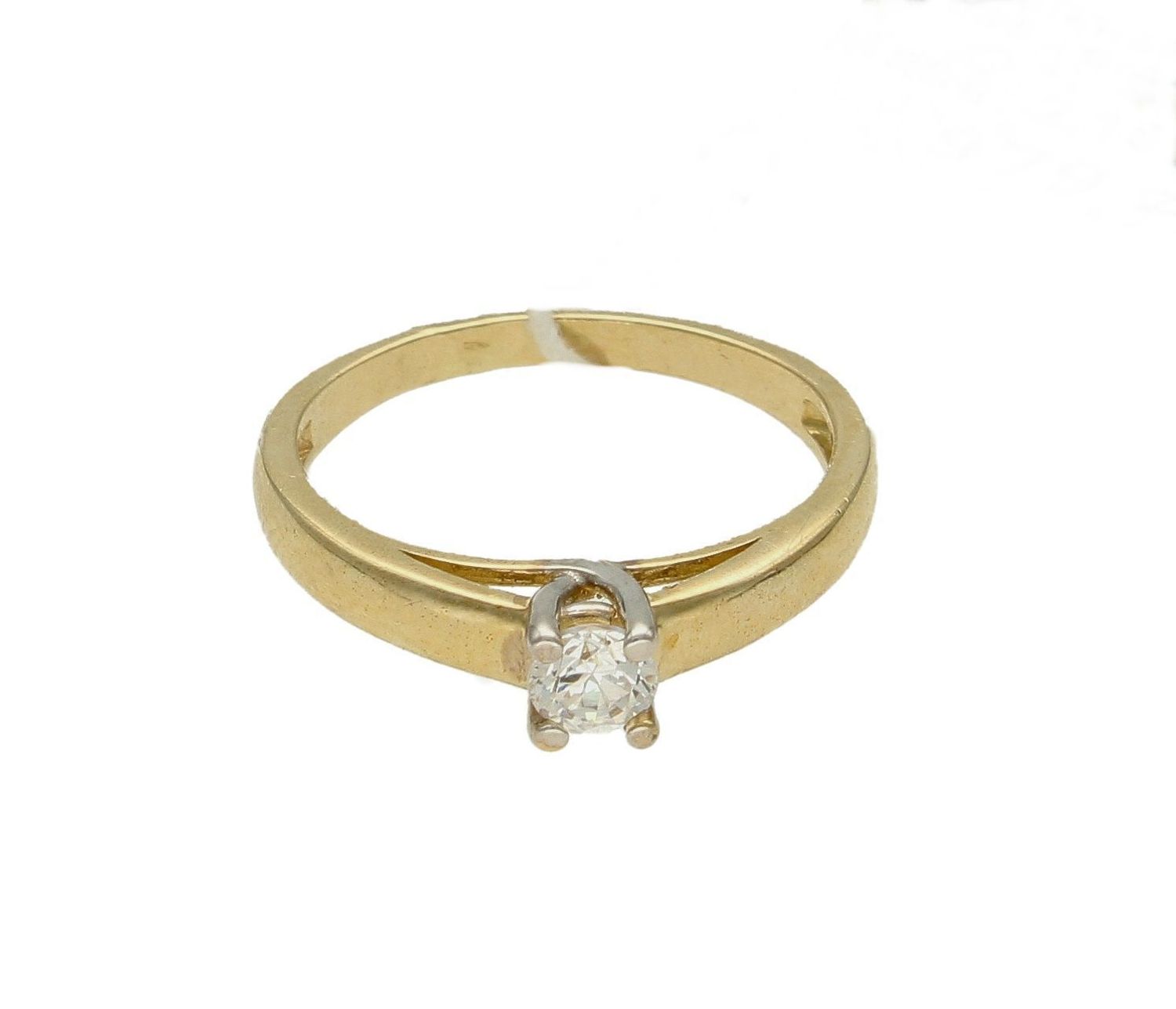 Złoty pierścionek 585 zaręczynowy DIA-PRS-4403-585. Ponadczasowy wzór inspirowany ikonami sztuki jubilerskiej podkreśli piękno wyjątkowych momentów zaręczyn, rocznic, jubileuszy. Pierścionek o klasycznym wyglądzie. Idealny p (4).jpg