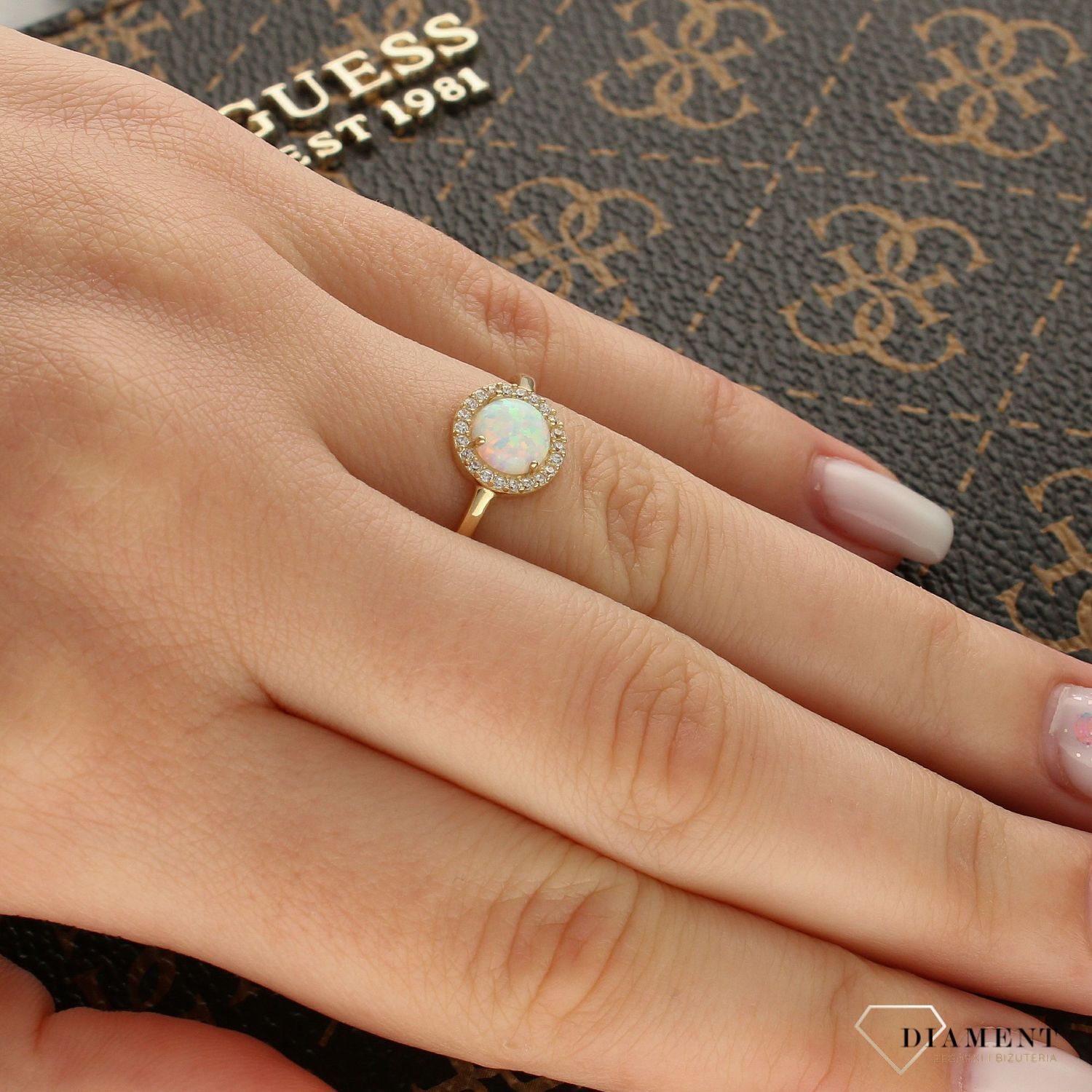 Złoty pierścionek z opalem i cyrkonią DIA-PRS-4435-585 (1).jpg