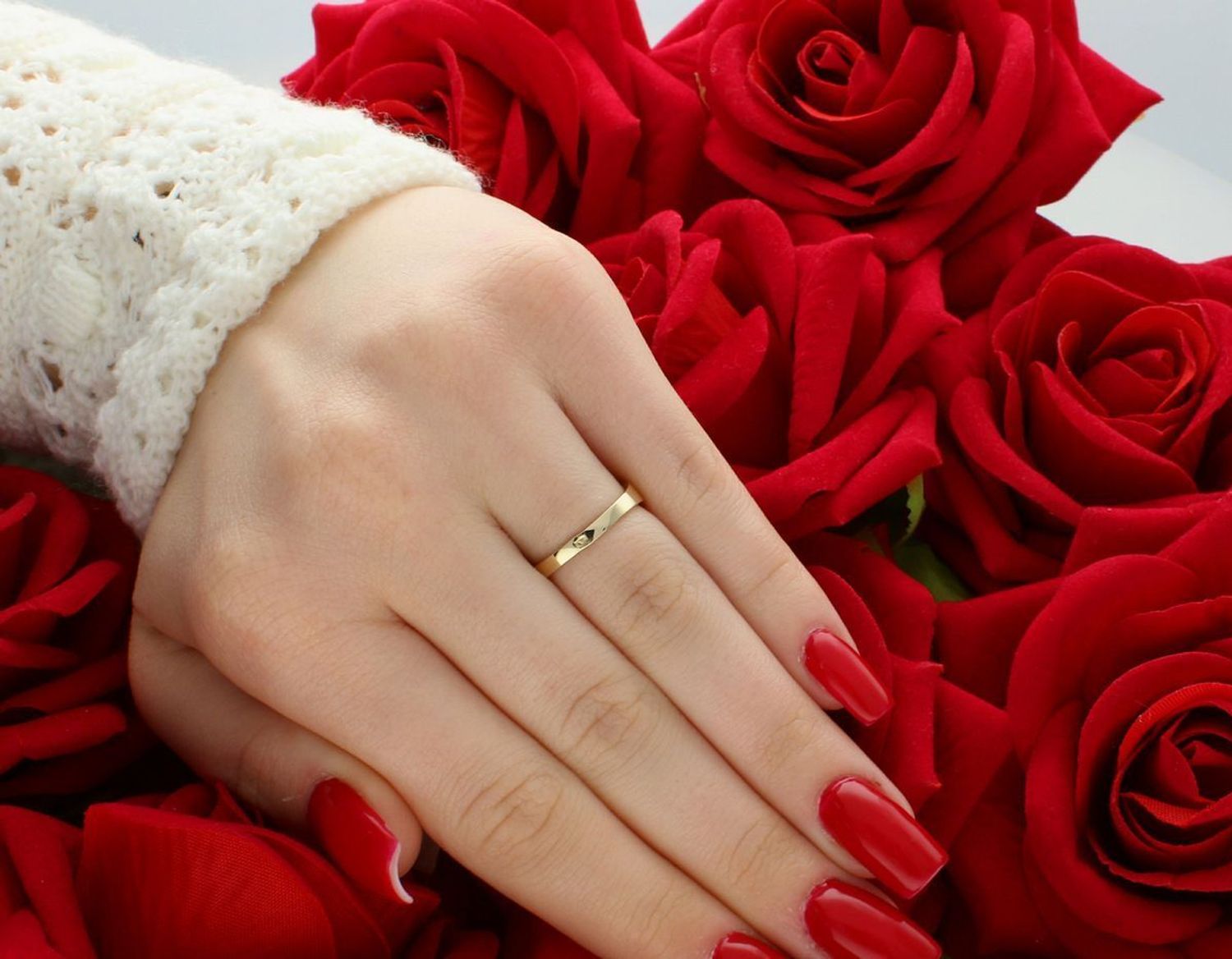 Złoty pierścionek damski 585 z kwiatkiem i cyrkonią. DIA-PRS-4461-585, 2,26 g. Romantyczna biżuteria o wyjątkowym uroku. Sprawdź ten model w naszym sklepie!1.jpg