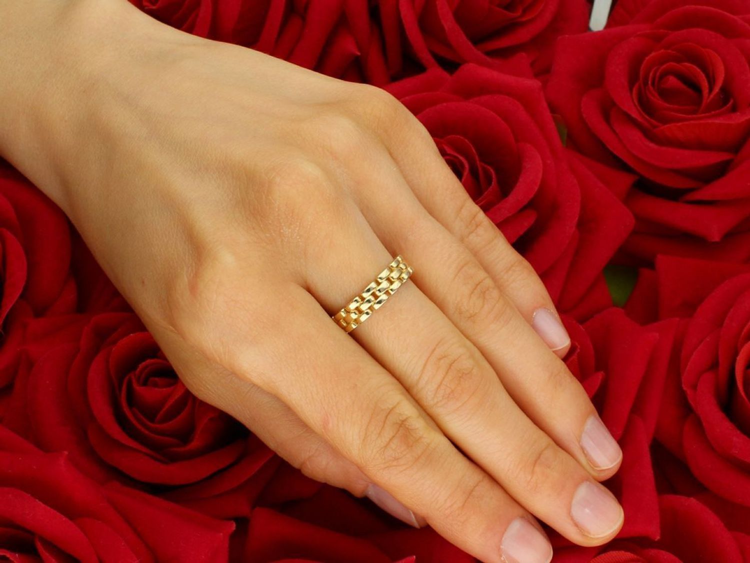 Złoty pierścionek damski próba 585, model DIA-PRS-4462-585, 2,49 g, szerokość górnej części pierścionka 4 mm, szerokość dolnej szyny pierścionka 2 mm. 1.jpg