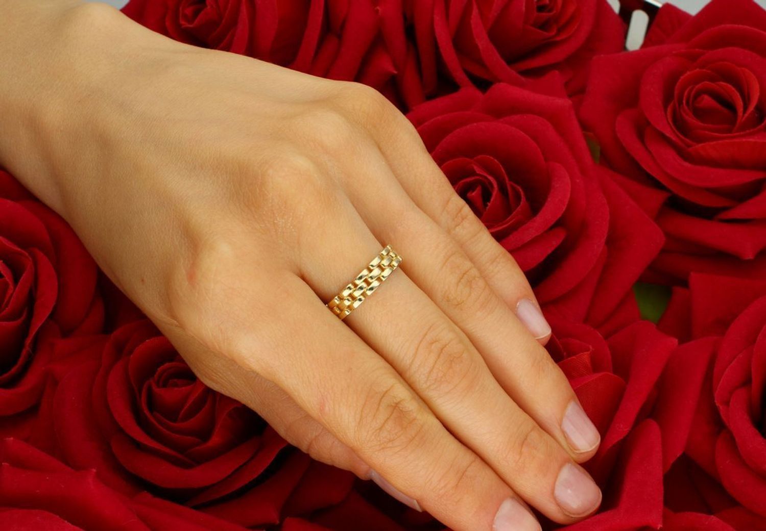 Złoty pierścionek damski próba 585, model DIA-PRS-4462-585, 2,49 g, szerokość górnej części pierścionka 4 mm, szerokość dolnej szyny pierścionka 2 mm. 1.jpg