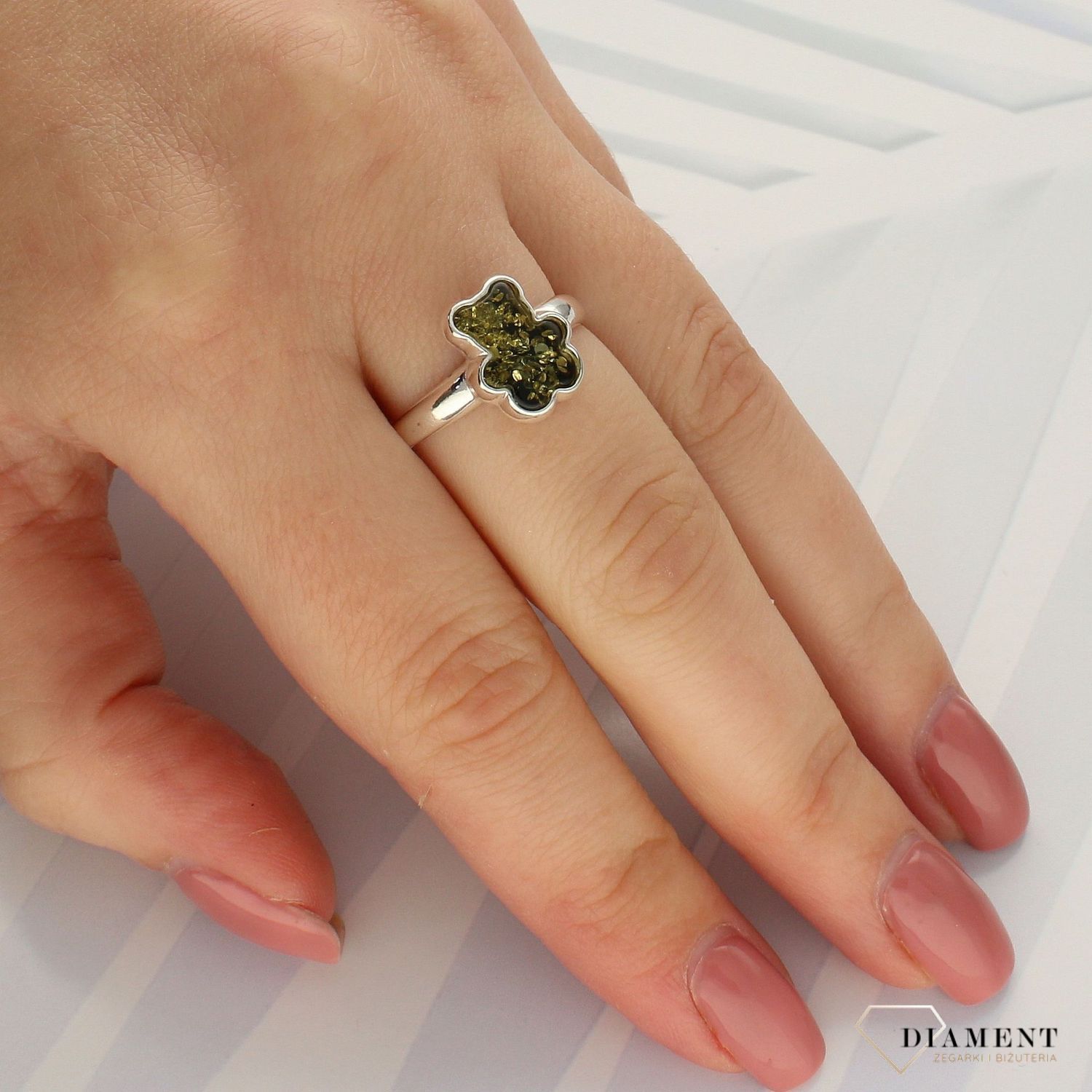 Srebrny pierścionek 925 'Bursztynowy miś' DIA-PRS-4504-925 (1).jpg