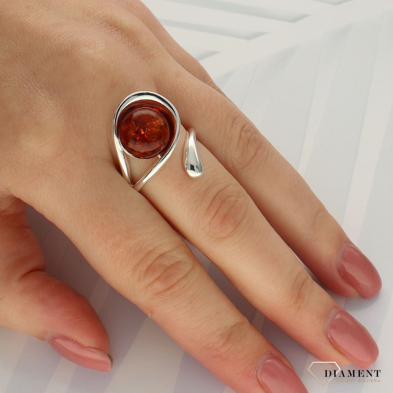 Srebrny pierścionek 925 ze wspaniałym okrągłym bursztynem DIA-PRS-4506-925 (1).jpg