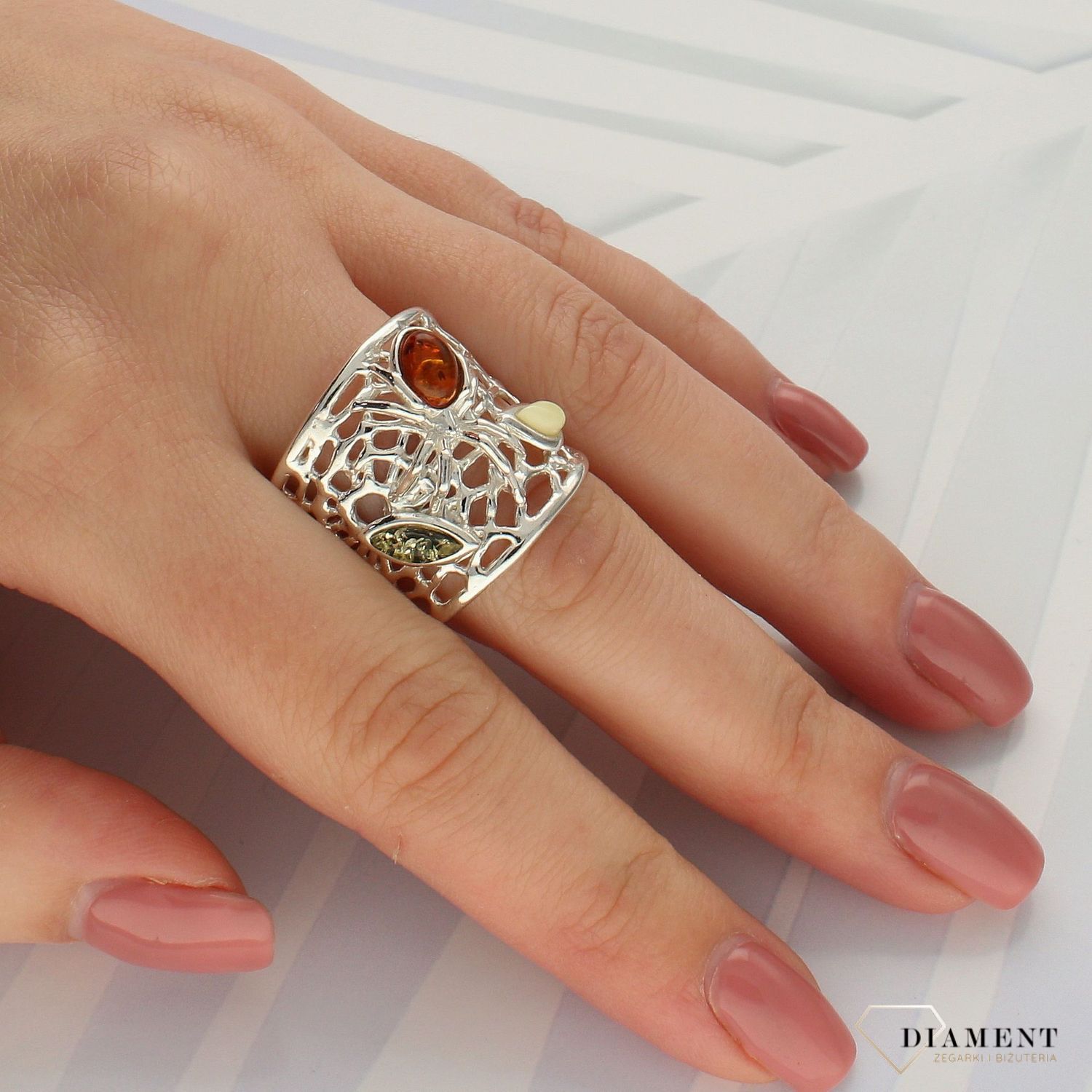 Pierścionek srebrny 925 'Bursztynowy pająk' DIA-PRS-4510-925 (1).jpg