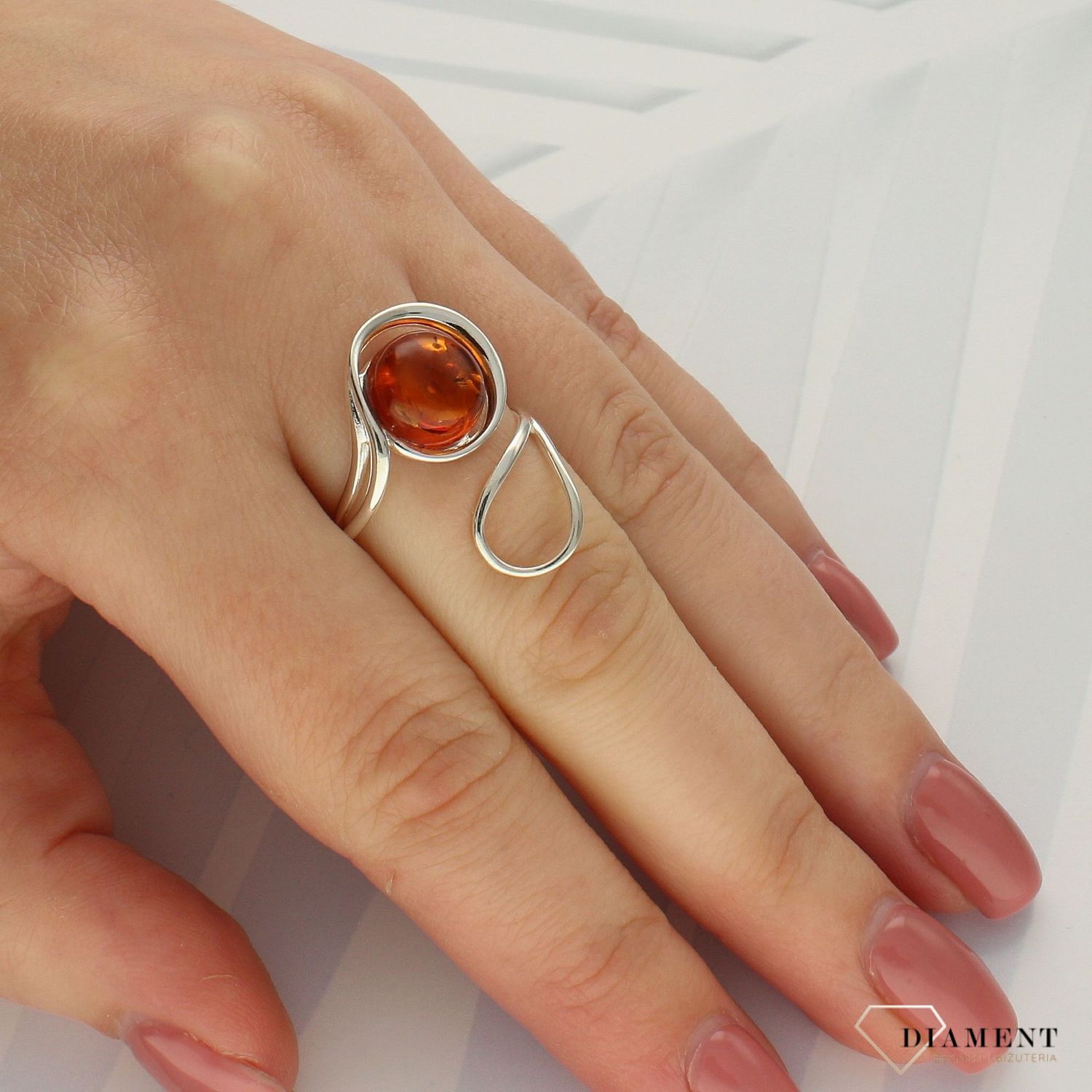 Srebrny pierścionek 925 z przepięknym okrągłym bursztynem DIA-PRS-4513-925 (1).jpg