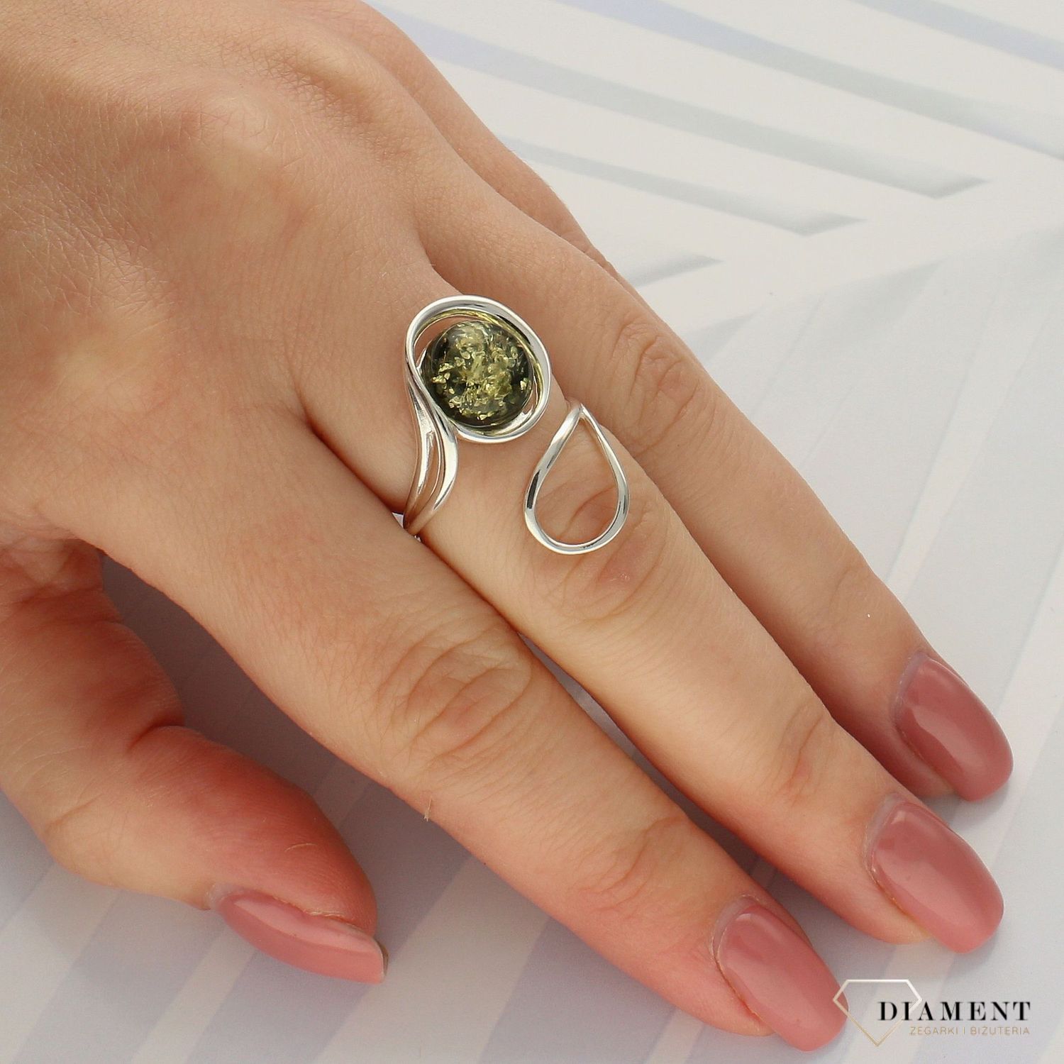 Srebrny pierścionek 925 z bursztynem w przepięknym zielonym odcieniu DIA-PRS-4514-925 (1).jpg