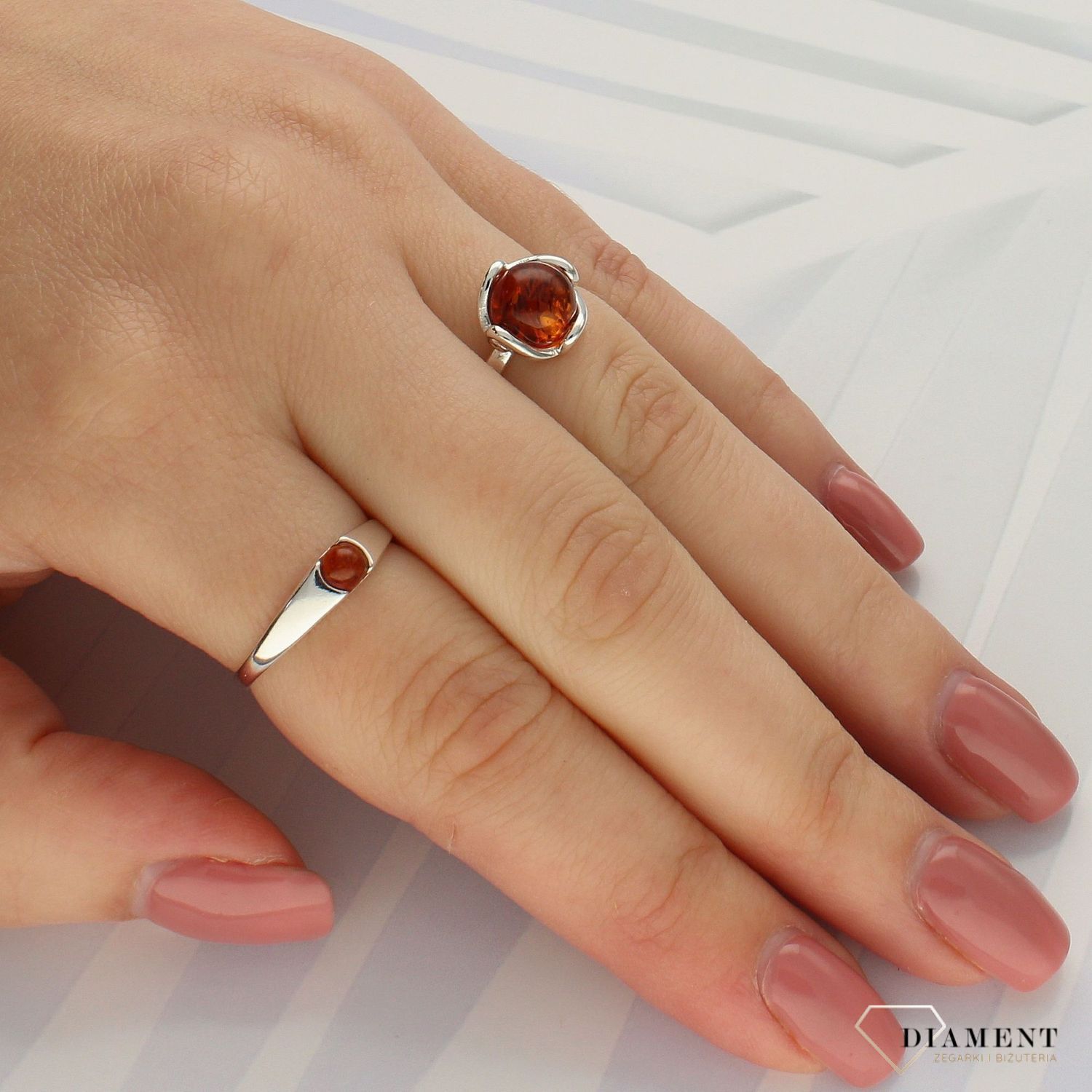 Srebrny pierścionek 925 z bursztynem o brązowym odcieniu DIA-PRS-4516-925 (1).jpg