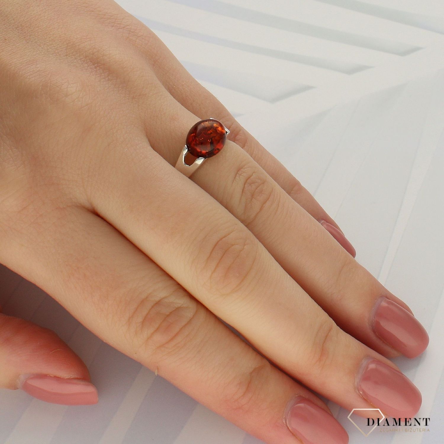 Srebrny pierścionek 925 z przepięknym owalnym bursztynem DIA-PRS-4518-925 (1).jpg