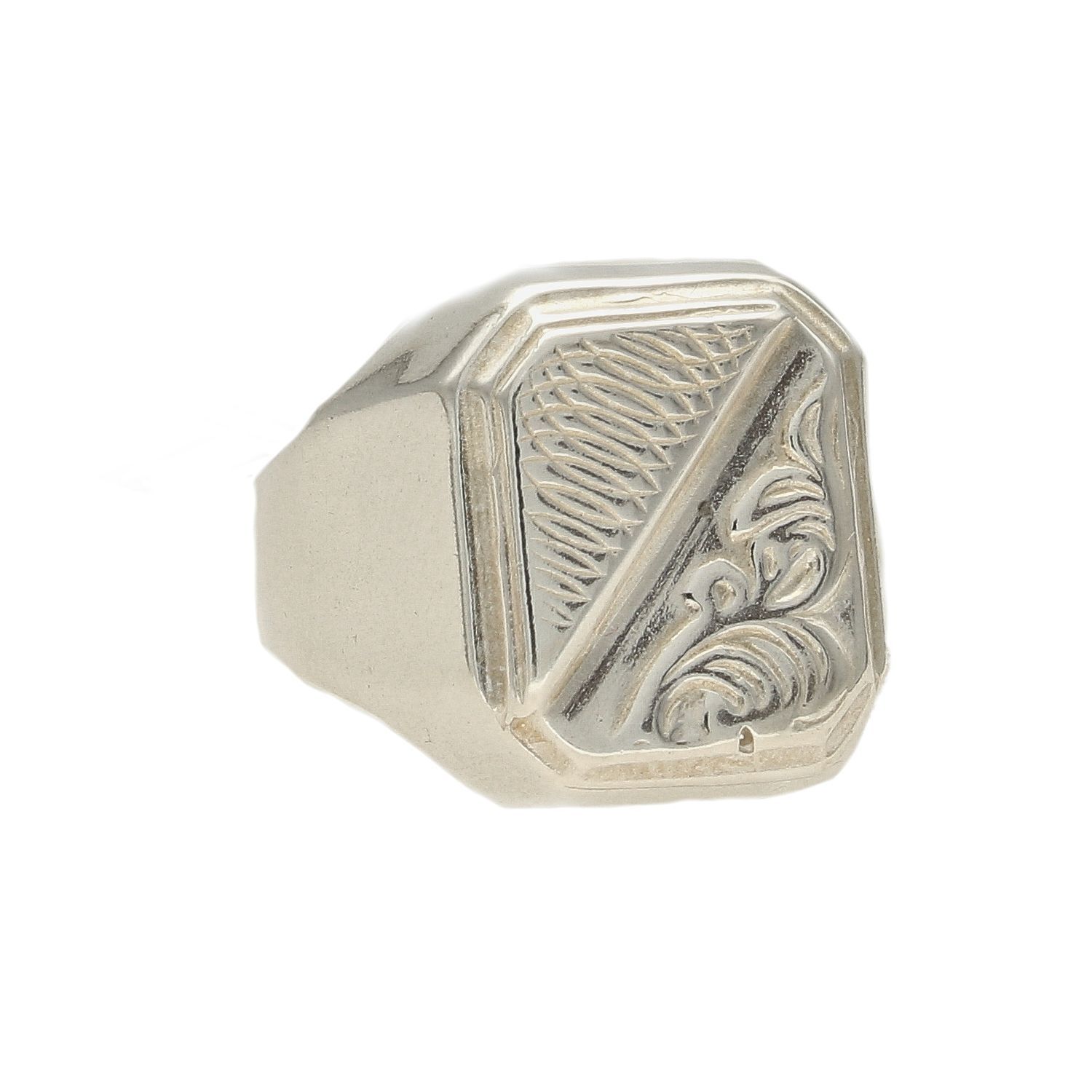 Srebrny sygnet o prostokątnym kształcie z grawerem DIA-PRS-4561-925 (1).jpg