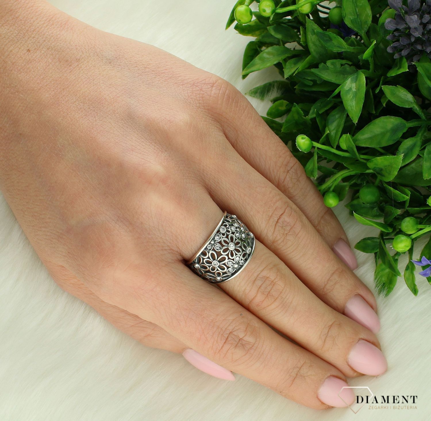 Srebrny pierścionek damski 925 ażurowy kwiatek z cyrkoniami rozmiar 13 DIA-PRS-4562-925 (2).jpg