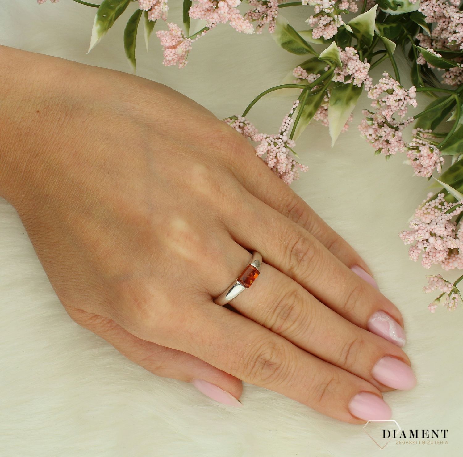 Srebrny pierścionek damski 925 z bursztynem bałtyckim rozmiar 23 DIA-PRS-4564-925.jpg