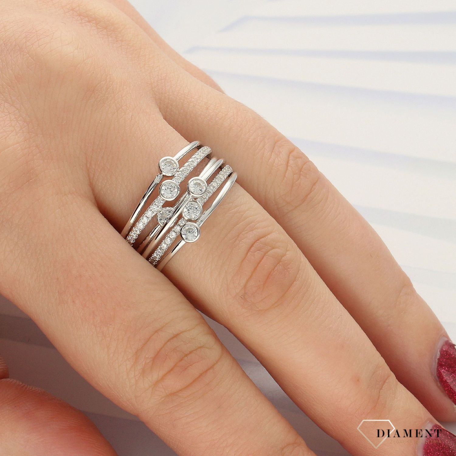 Srebrny pierścionek z cyrkoniami DIA-PRS-4568-925 (2).jpg