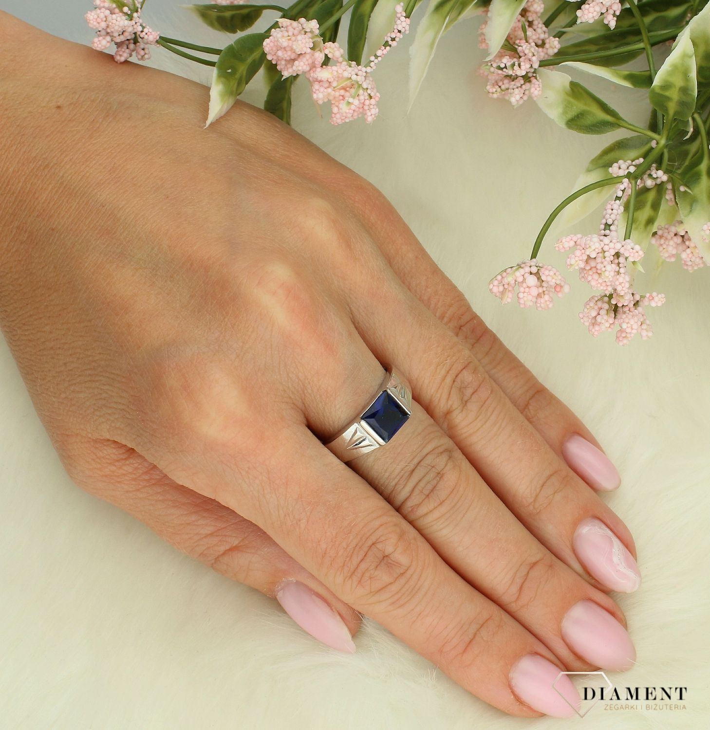 Srebrny pierścionek damski 925 z granatową cyrkonią rozmiar 17 DIA-PRS-4573-925.jpg