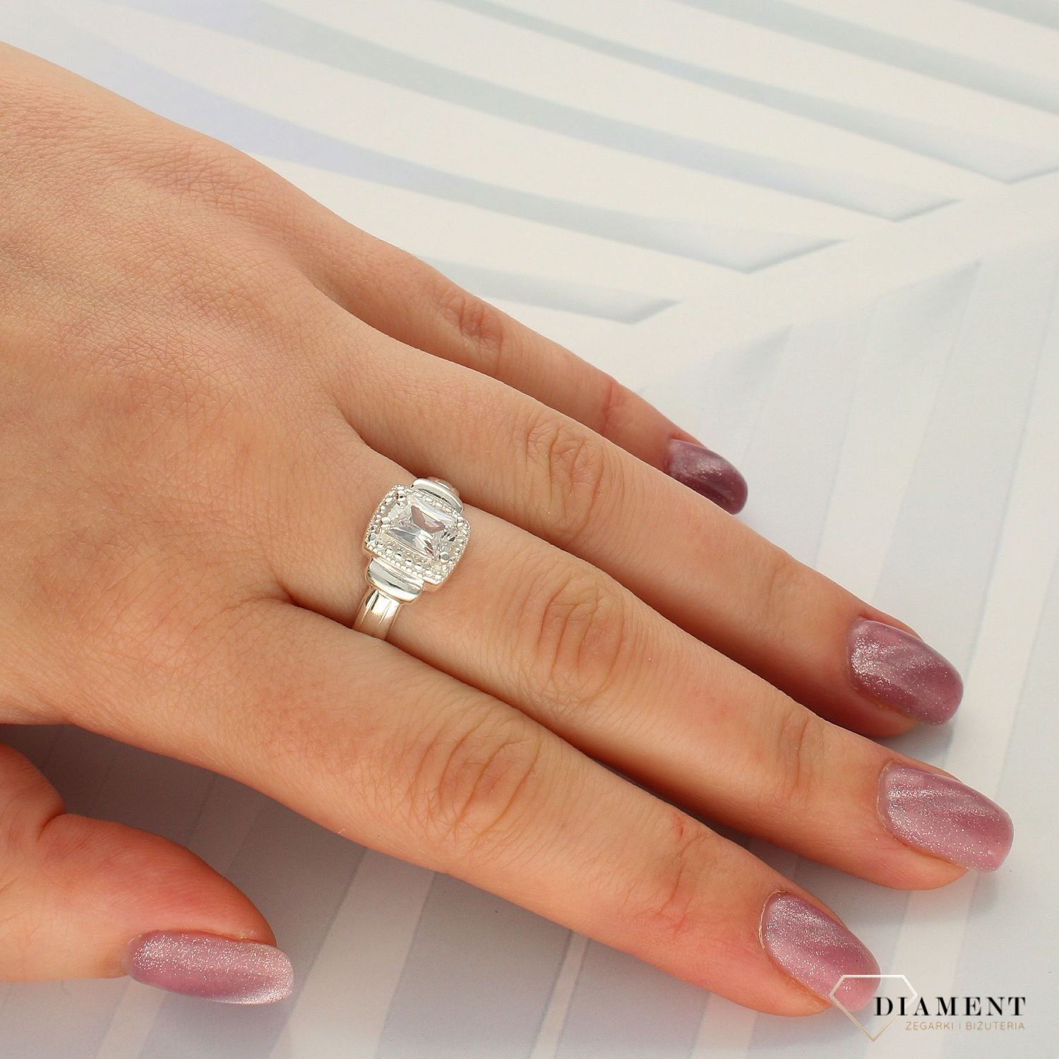Srebrny pierścionek z prostokątną cyrkonią DIA-PRS-4574-925 (1).jpg
