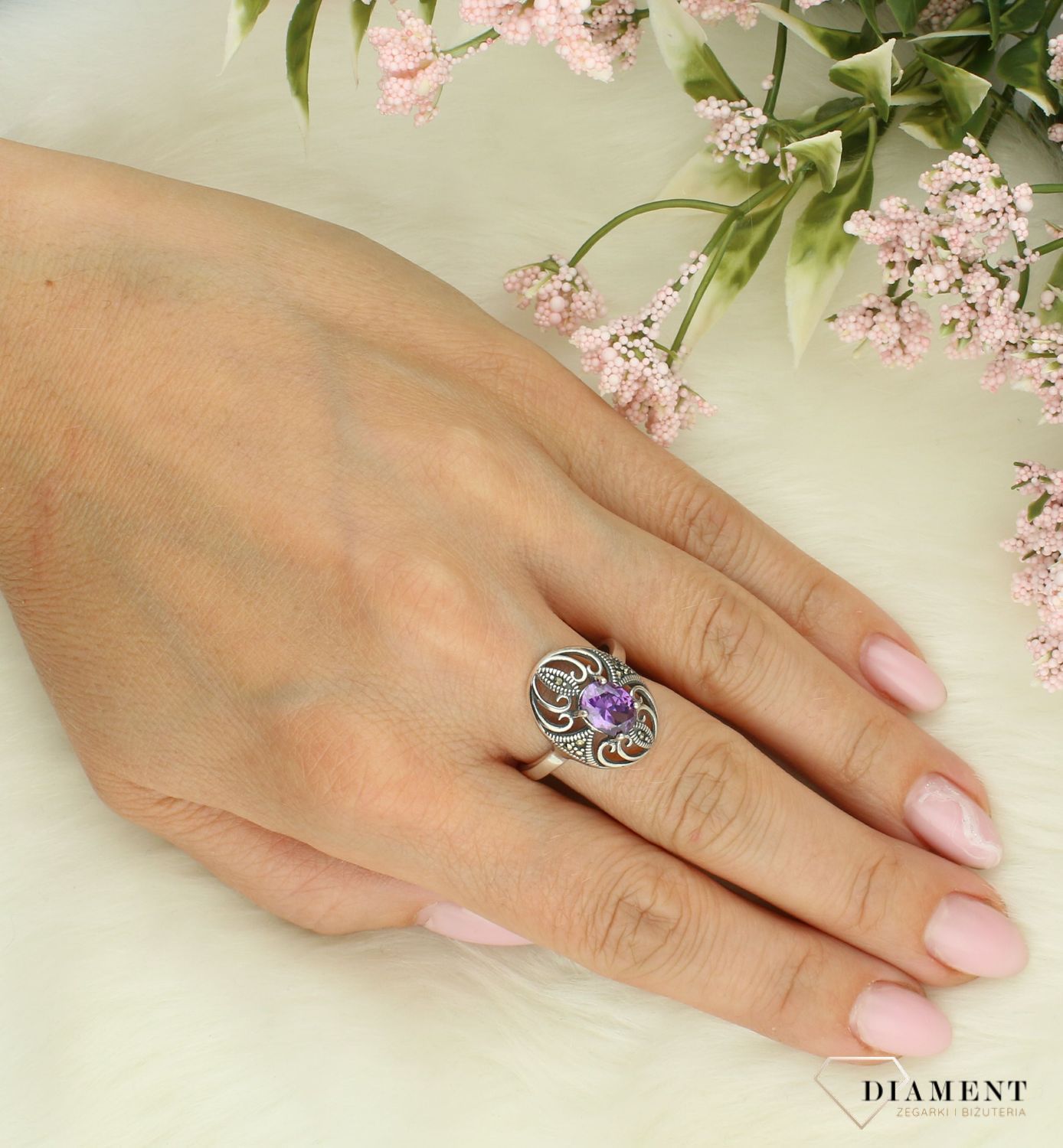 Srebrny pierścionek damski 925 z fioletową cyrkonią i markazytami DIA-PRS-4581-925.jpg