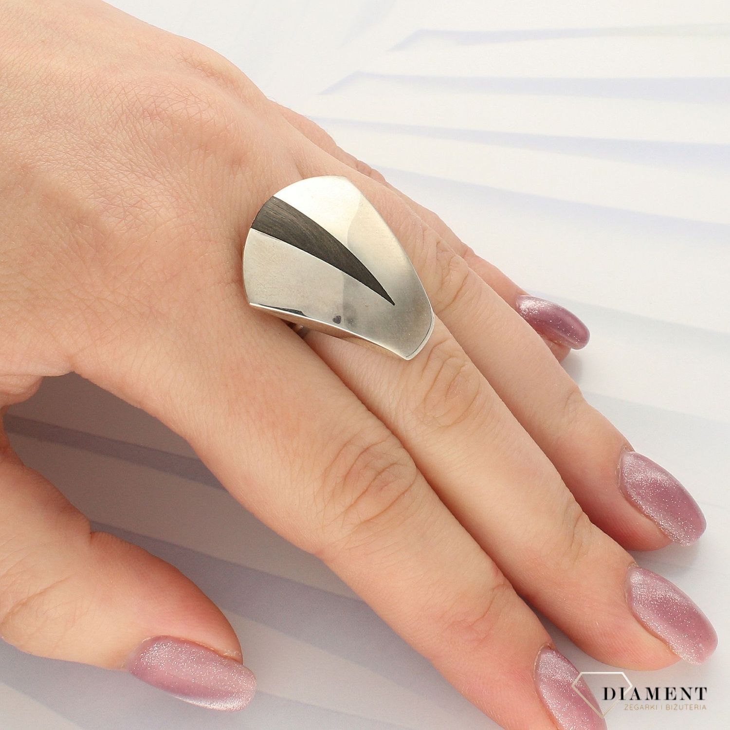 Srebrny pierścionek z hebanem 925 DIA-PRS-4985-925 (1).jpg