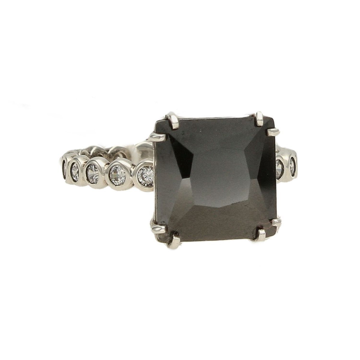 Srebrny pierścionek z cyrkoniami i czarnym oczkiem 925 DIA-PRS-4989-925 (1).jpg