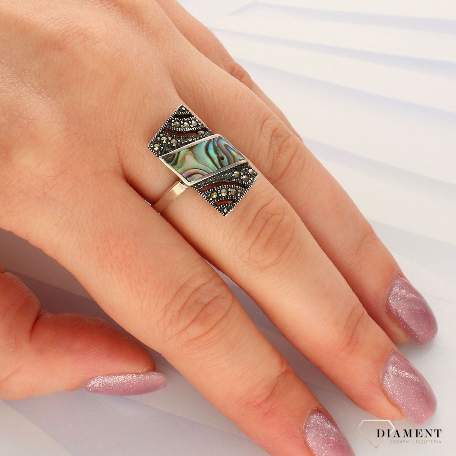 Srebrny pierścionek masa perłowaz Markazytami 925 DIA-PRS-4990-925 (1).jpg