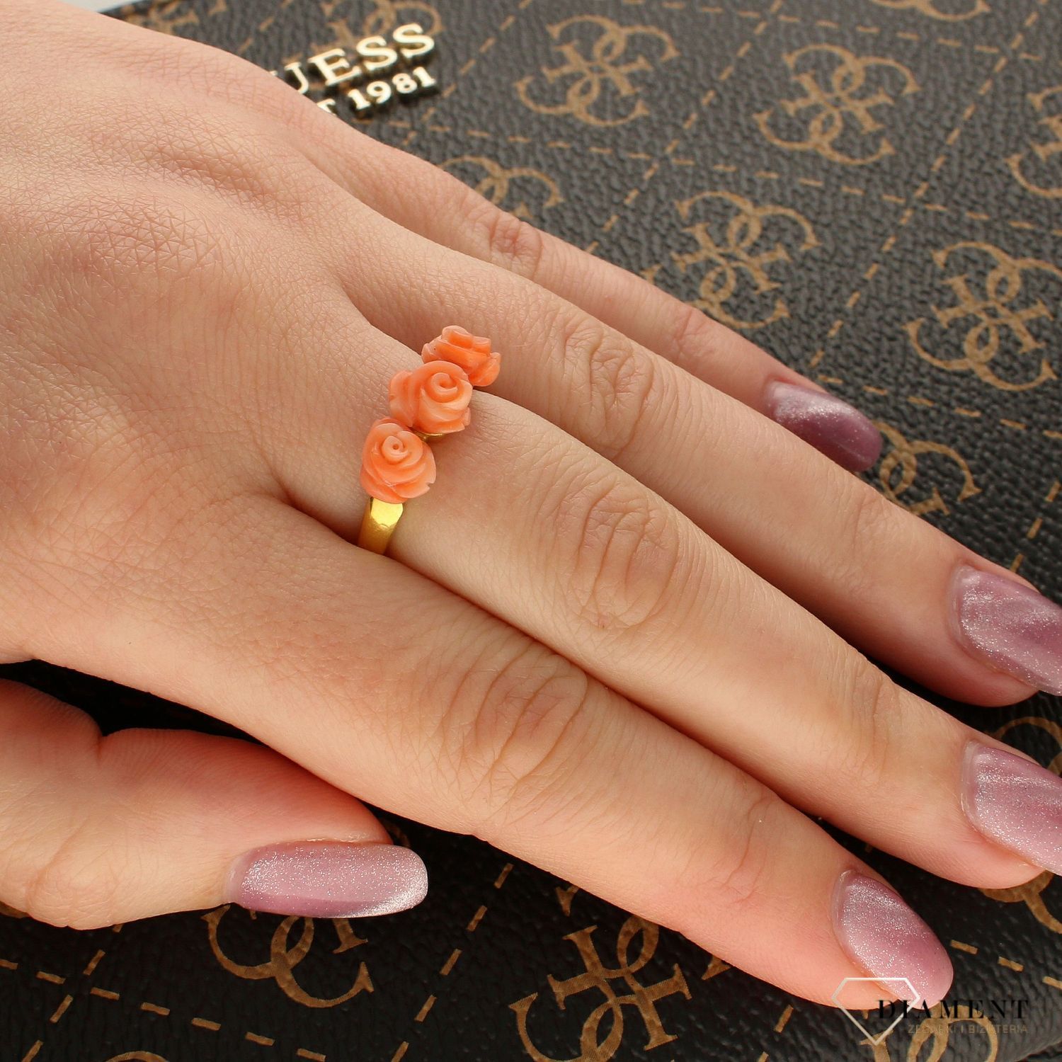 Złoty pierścionek Różyczki koral DIA-PRS-5021-585 (1).jpg
