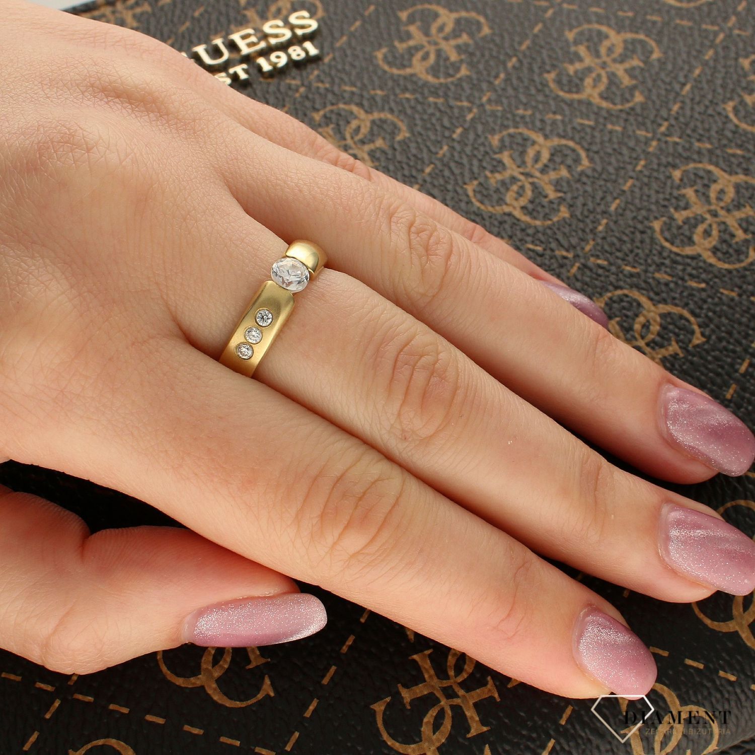 Złoty pierścionek z cyrkonią DIA-PRS-5025-585 (1).jpg