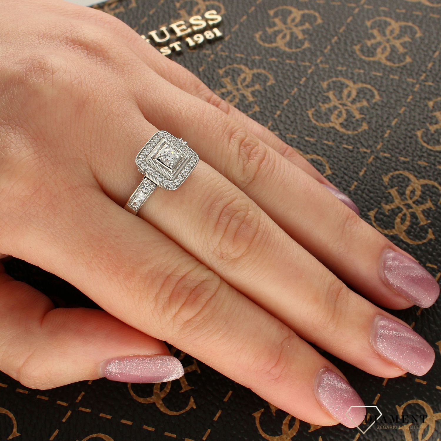 Złoty pierścionek białe złoto 'kwadrat z cyrkonią' DIA-PRS-5029-585 (1).jpg