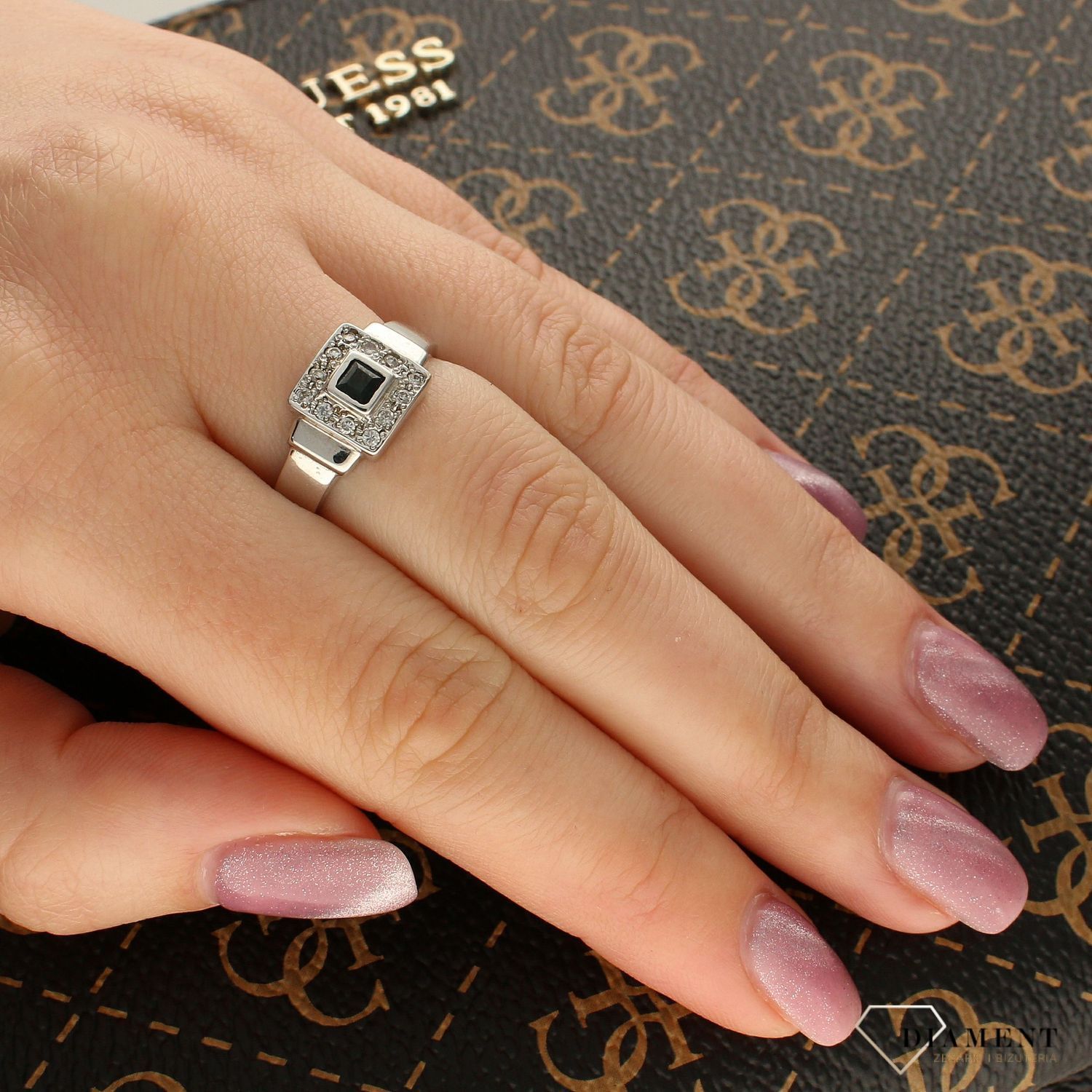 Złoty pierścionek białe złoto 'szafir kwadrat' DIA-PRS-5036-585 (1).jpg