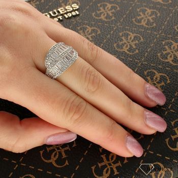 Złoty pierścionek bicolor z cyrkonią DIA-PRS-5050-585 (1).jpg