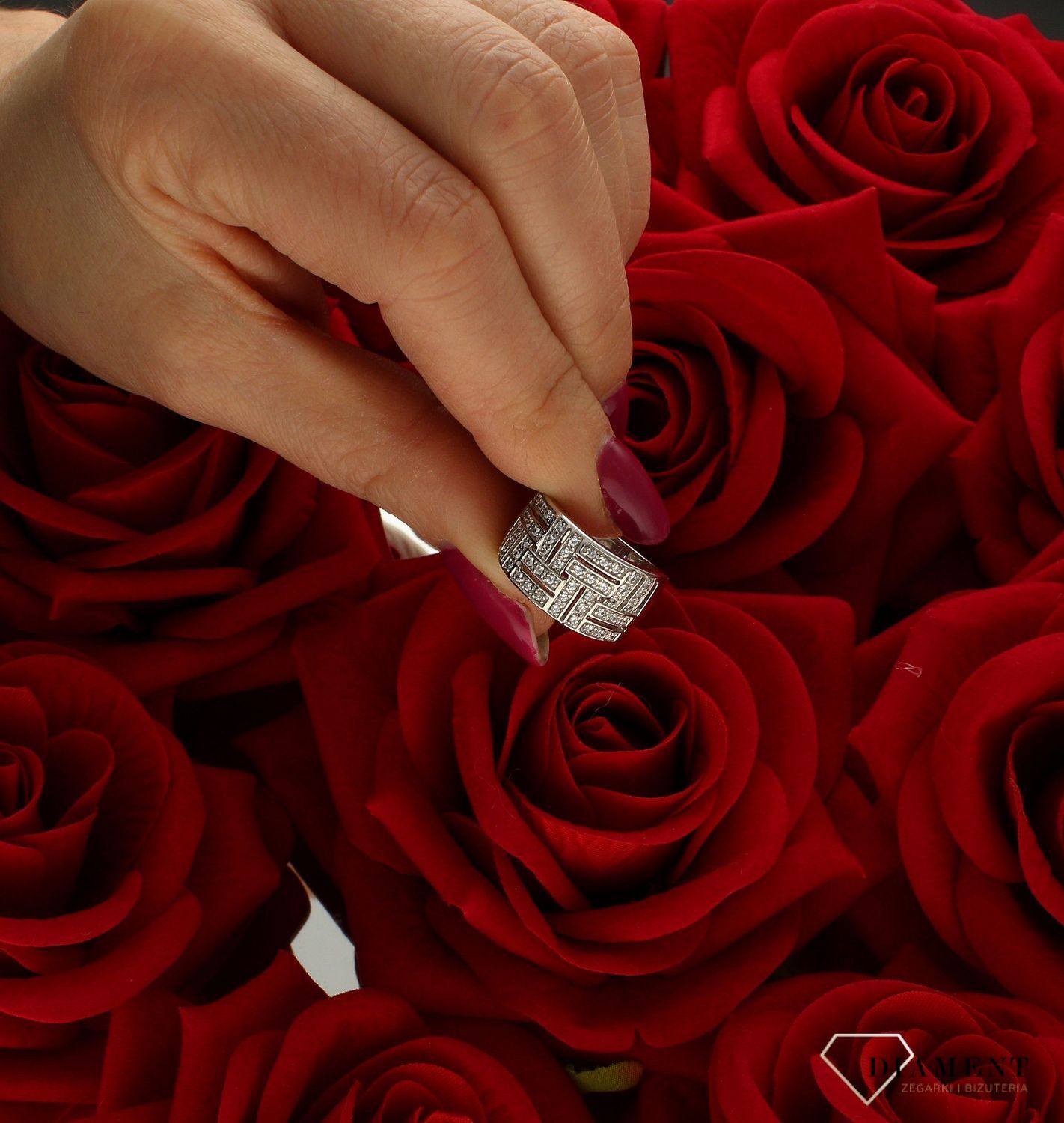 Złoty pierścionek szeroki 'białe złoto z cyrkonią' DIA-PRS-5051-585 (1).jpg