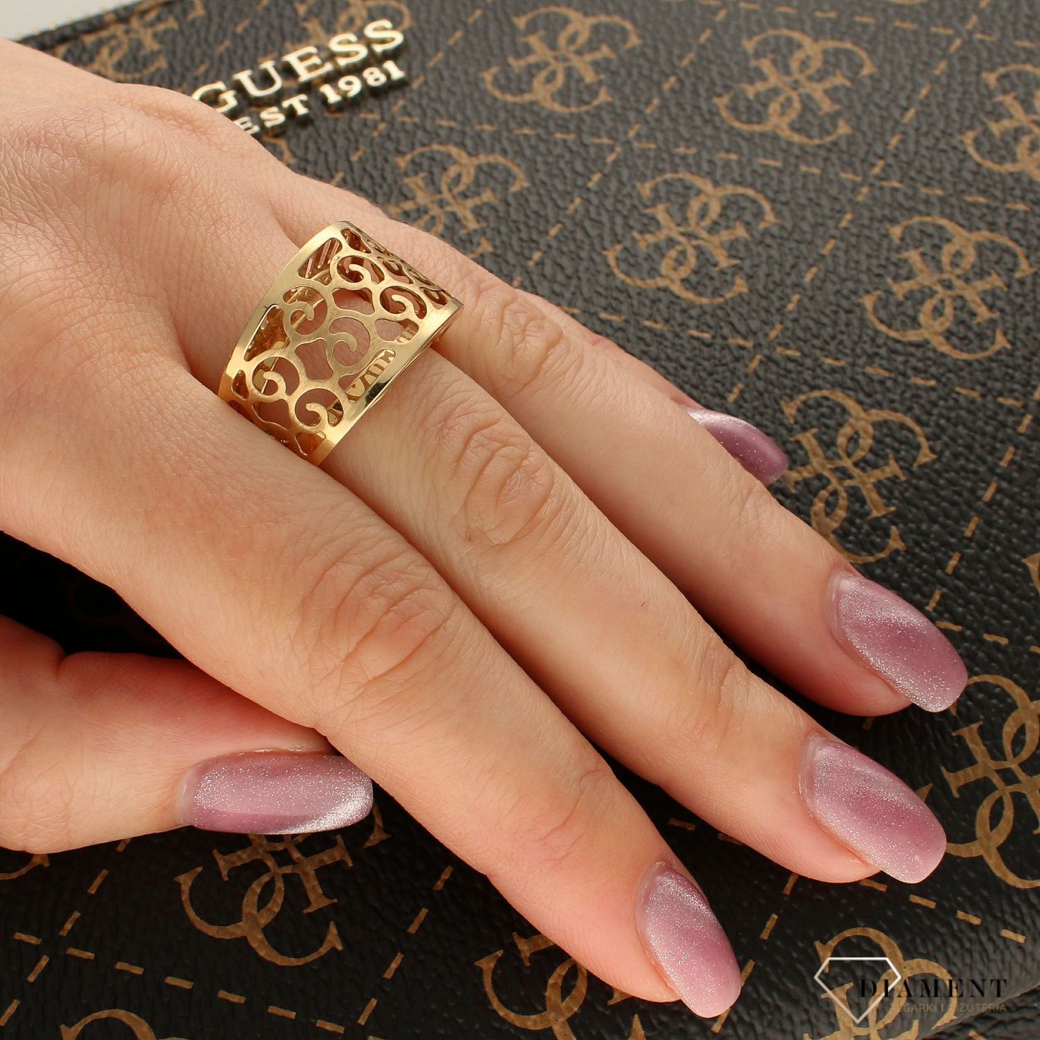 Złoty pierścionek szeroki z ażurowym wzorem DIA-PRS-5055-585 (1).jpg