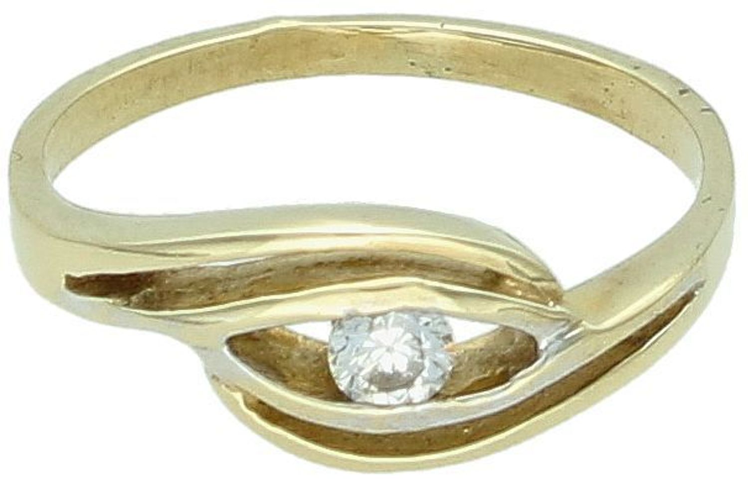 Złoty pierścionek 333 klasyka z cyrkonią DIA-PRS-5078-333. Efektowny złoty pierścionek ozdobiony ponadczasowymi kształtami o gładkiej powierzchni ozdobione cyrkonią. 1.jpg