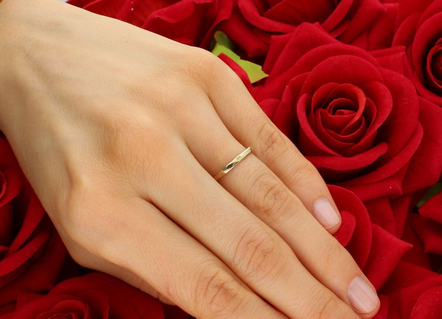 Złoty pierścionek z cyrkoniami 'Złote myśli' DIA-PRS-5084-333. Pierścionki Apart. Biżuteria Apart. Żółte złoto, charakteryzuje się ciepłym i subtelnym lśnieniem. Na prezent. 1.jpg