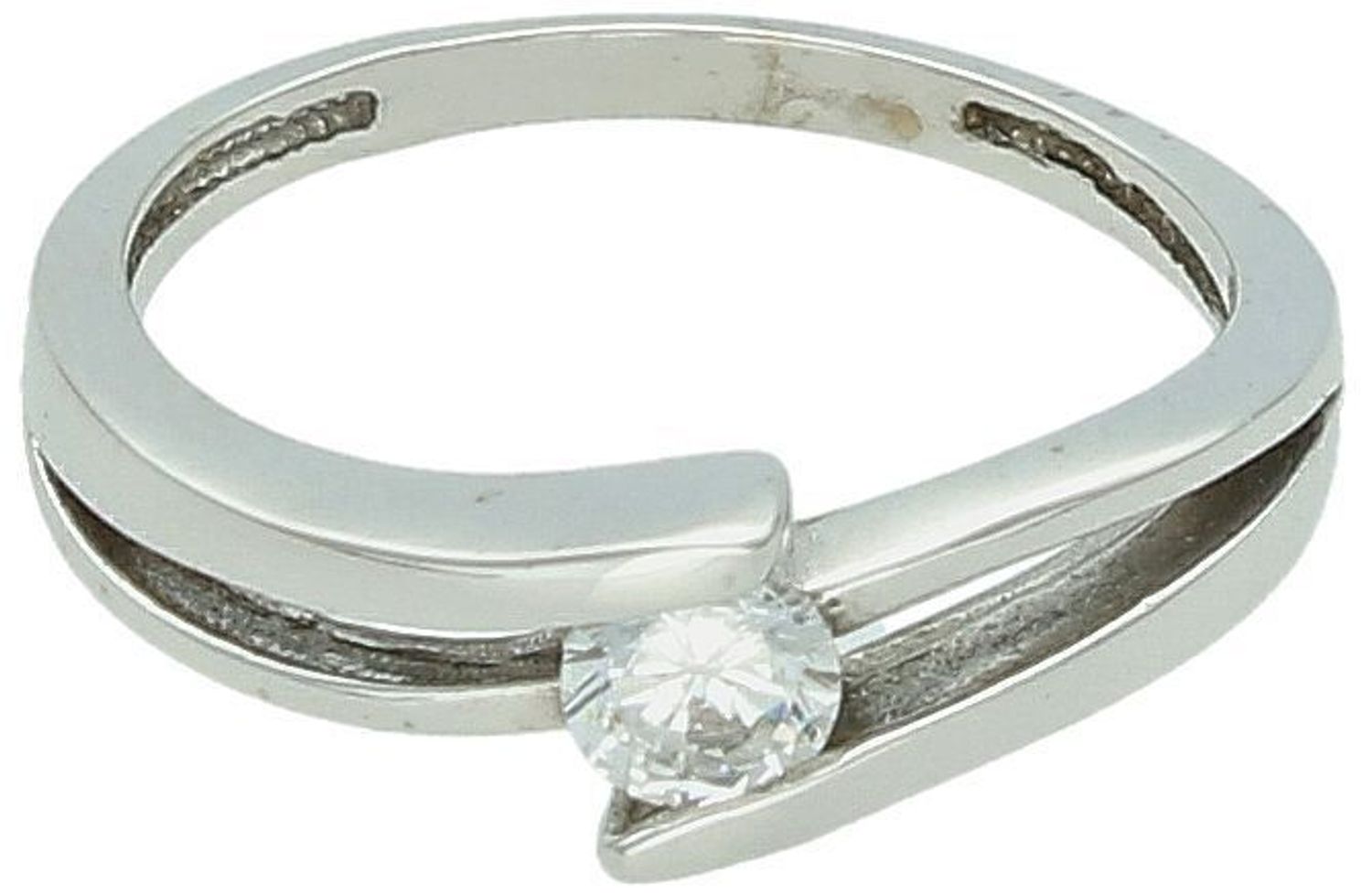 Złoty pierścionek białe złoto z cyrkonią DIA-PRS-5094-333. Pierścionki Apart. Biżuteria Apart. Złoty pierścionek o nowoczesnej odsłonie świetnie się sprawdzi na prezent z okazji 1.jpg