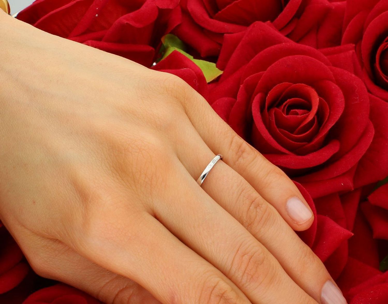 Złoty pierścionek białe złoto z cyrkonią DIA-PRS-5094-333. Pierścionki Apart. Biżuteria Apart. Złoty pierścionek o nowoczesnej odsłonie świetnie się sprawdzi na prezent z okazji 1.jpg