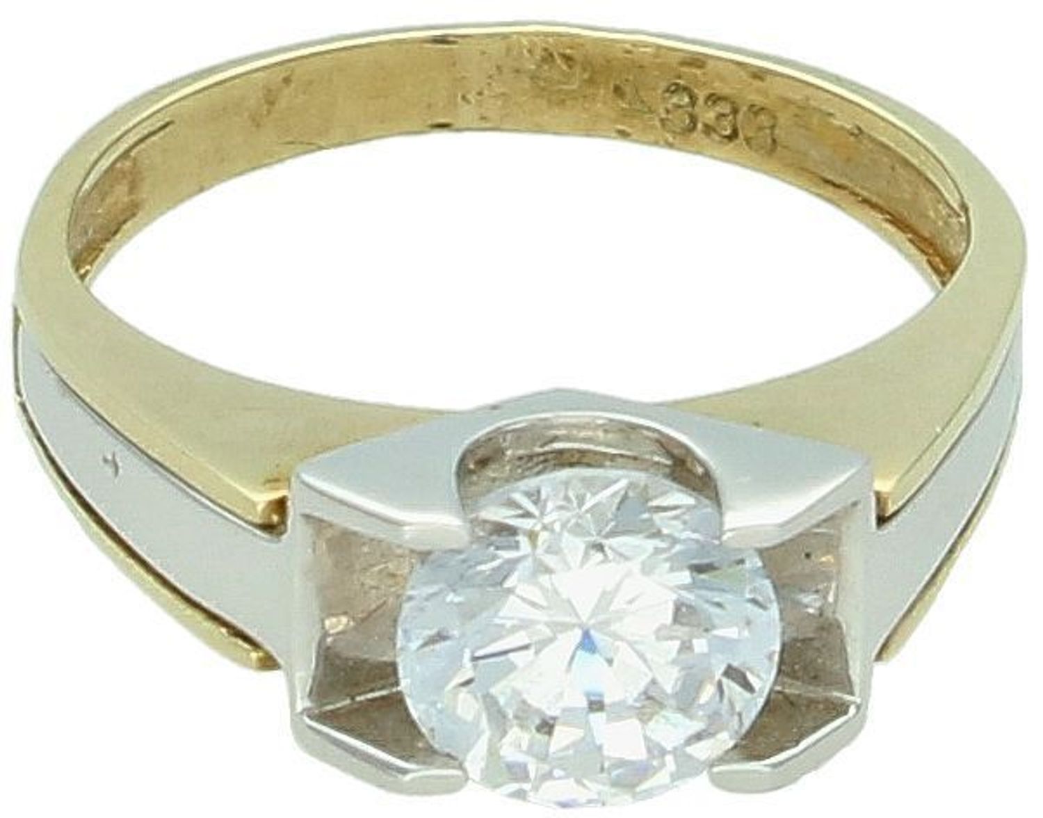 Złoty pierścionek zaręczynowy 'Efektowna cyrkonia' DIA-PRS-5096-333. Złoty pierścionek w klasycznej odsłonie świetnie się sprawdzi na prezent z okazji urodzin, imienin czy rocznicy ślubu. 1.jpg