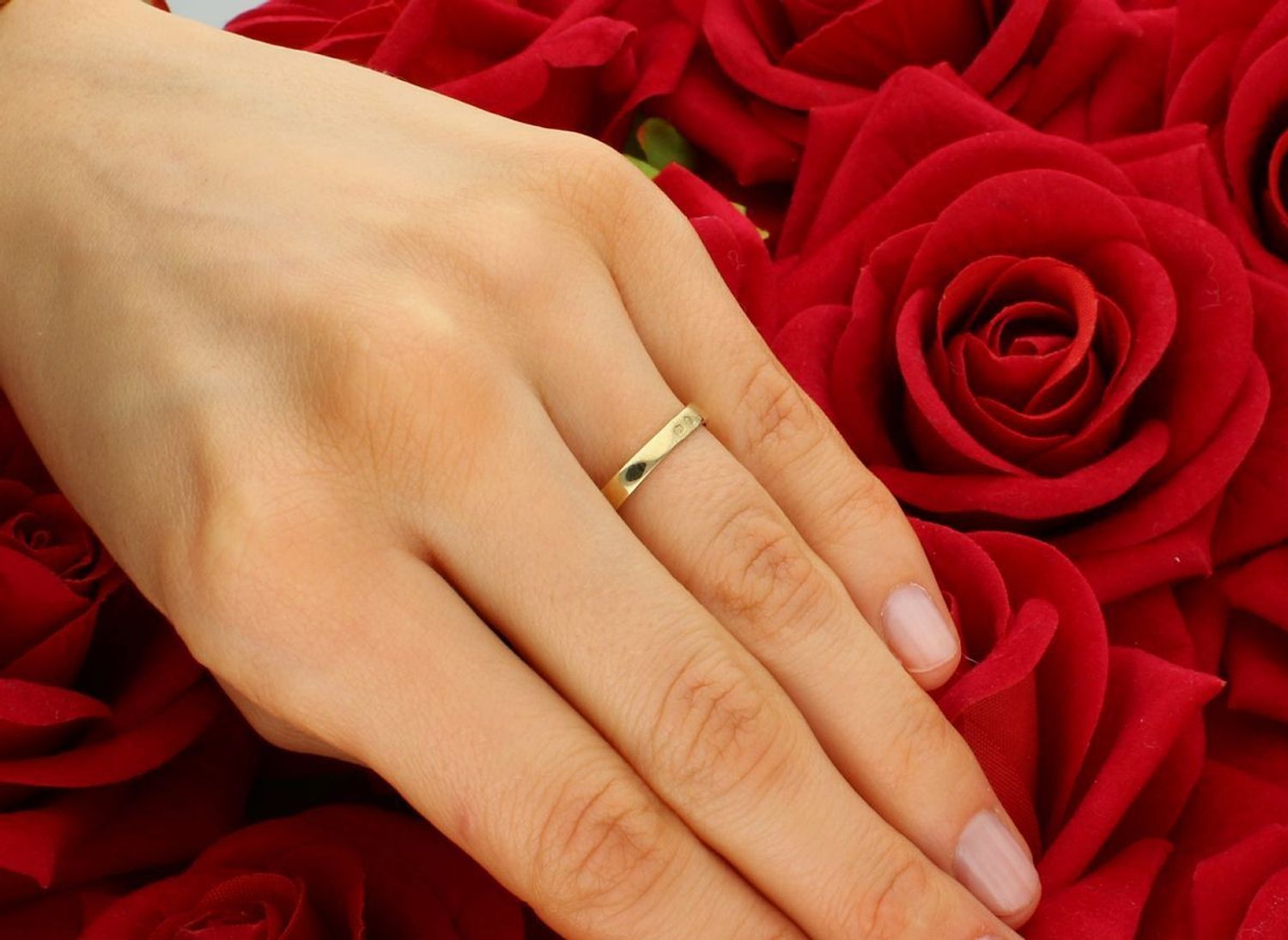 Złoty pierścionek zaręczynowy 'Efektowna cyrkonia' DIA-PRS-5096-333. Złoty pierścionek w klasycznej odsłonie świetnie się sprawdzi na prezent z okazji urodzin, imienin czy rocznicy ślubu. 1.jpg