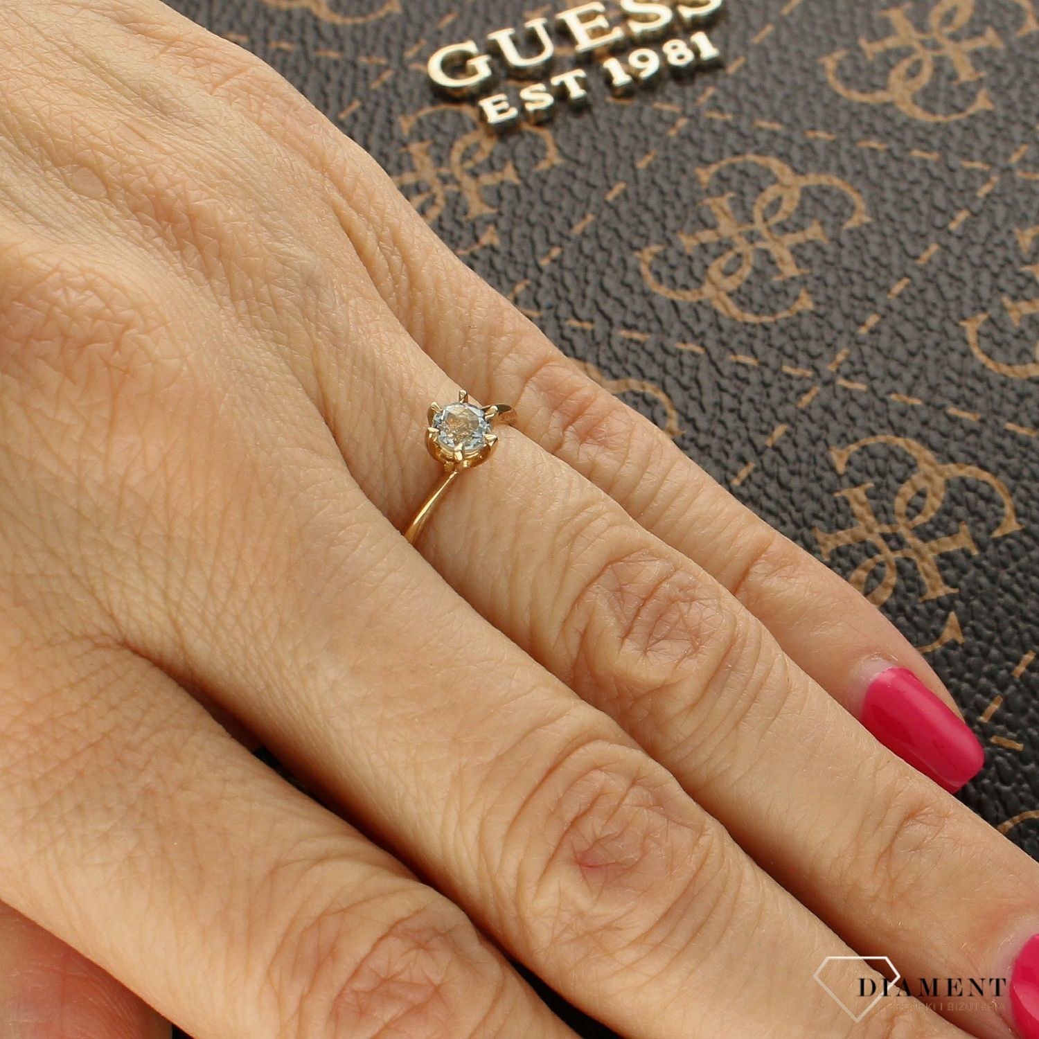 Złoty pierścionek z topazem DIA-PRS-5102-333.jpg