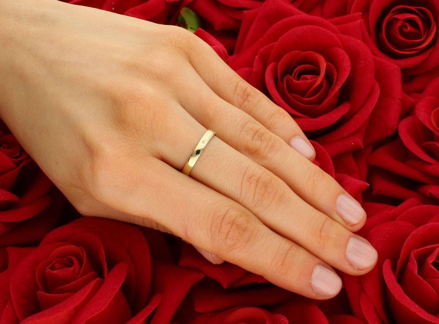 Złoty pierścionek 333 'Błysk cyrkonii' DIA-PRS-5114-333. Złoto próba 333. Złote pierścionki Apart. Biżuteria Apart. Złoty pierścionek w klasycznej odsłonie świetnie się sprawdzi na prezent z oka.jpg