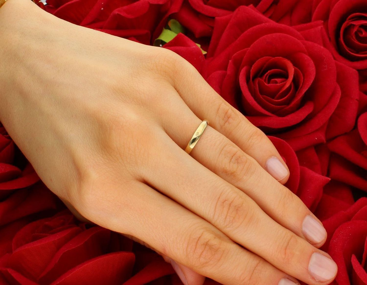 Złoty pierścionek 333 'Oszałamiający kwiat' DIA-PRS-5116-333. Złoty pierścionek w przepięknej odsłonie świetnie się sprawdzi na prezent z okazji urodzin1.jpg