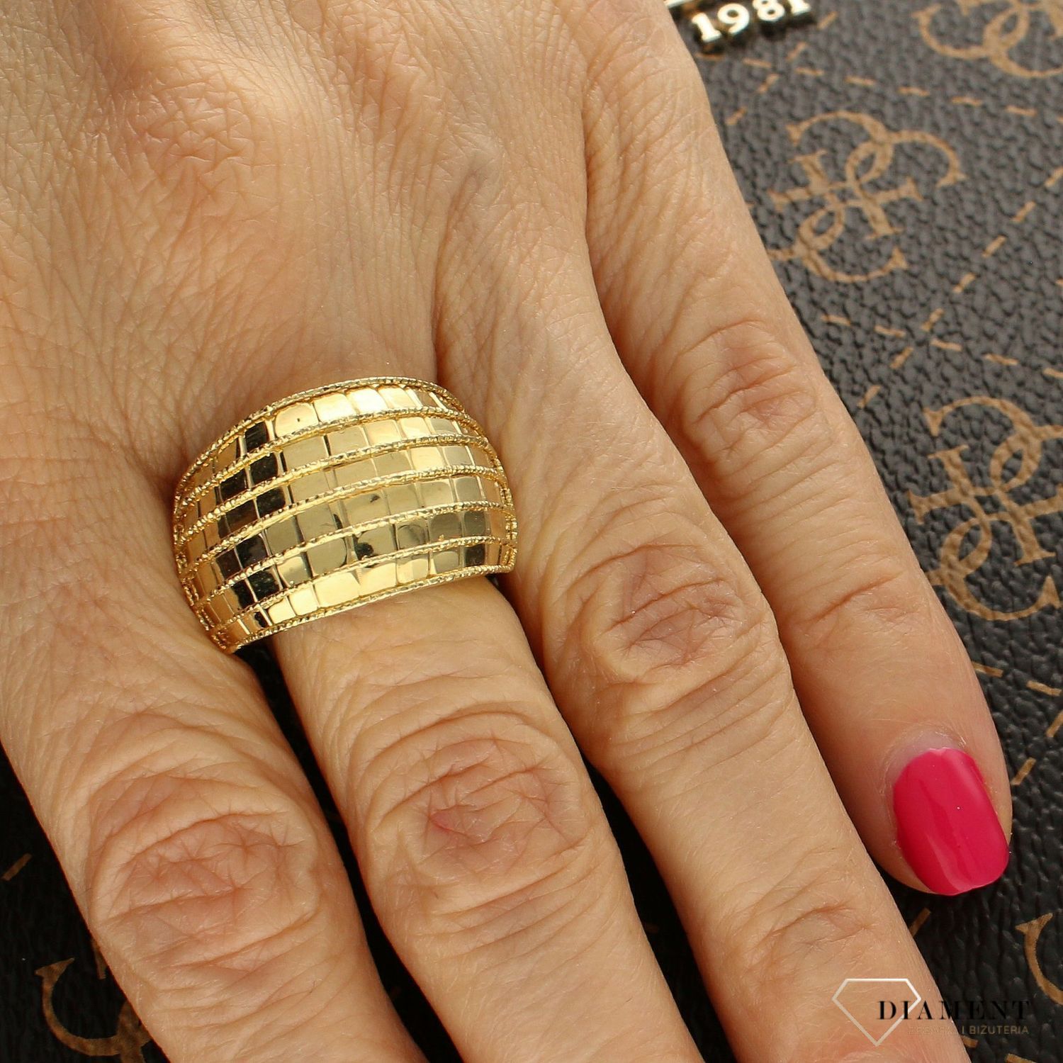 Złoty pierścionek 333 'Królowe życia' Au.jpg