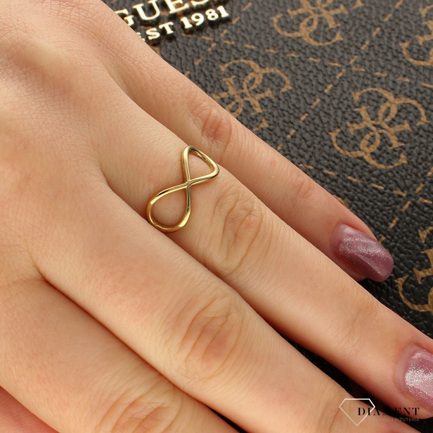 Złoty pierścionek znak nieskończoności DIA-PRS-5120-333.jpg