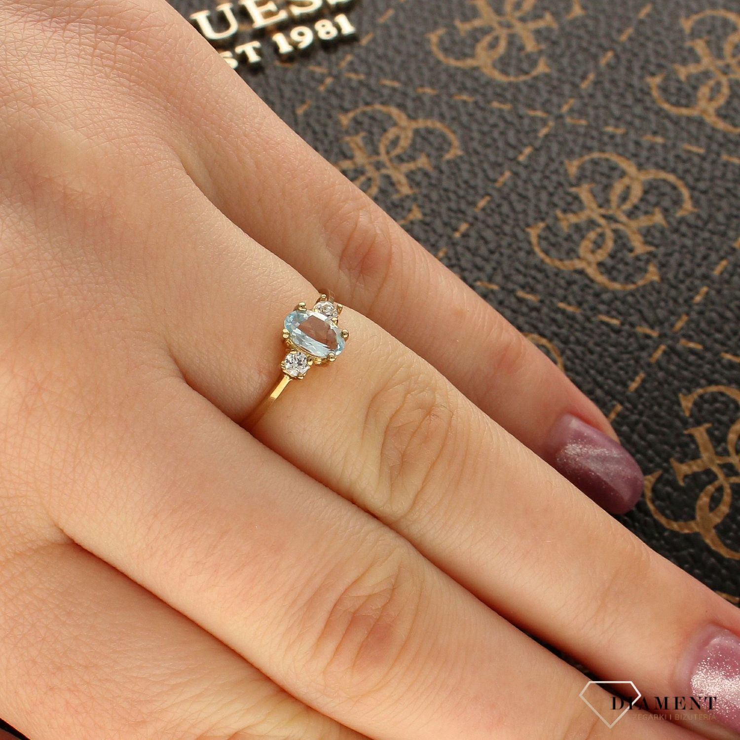 Złoty pierścionek z topazem DIA-PRS-5121-333.jpg