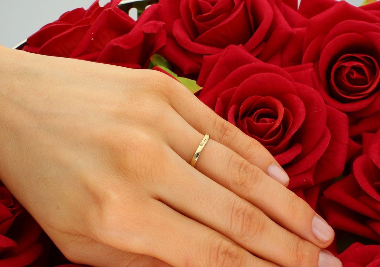 Złoty pierścionek zaręczynowy z cyrkonią DIA-PRS-5123-333. Złote pierścionki Apart. Biżuteria Apart.  Złoty pierścionek w klasycznej odsłonie świetnie się sprawdzi na prezent z okazji urodzin, 1.jpg