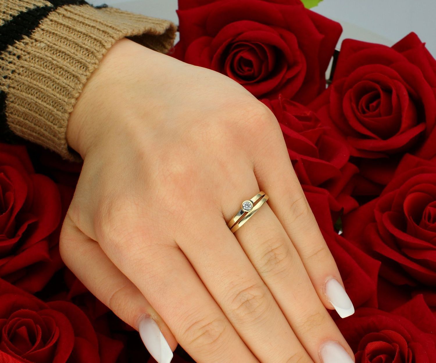 Złoty pierścionek damski podwójny z cyrkonią rozmiar 12 DIA-PRS-5124-333✨ Złote pierścionki Apart. Biżuteria Apart💎 Połączenie podwójnej obrączki z błyszczącą cyrkonią 111.jpg