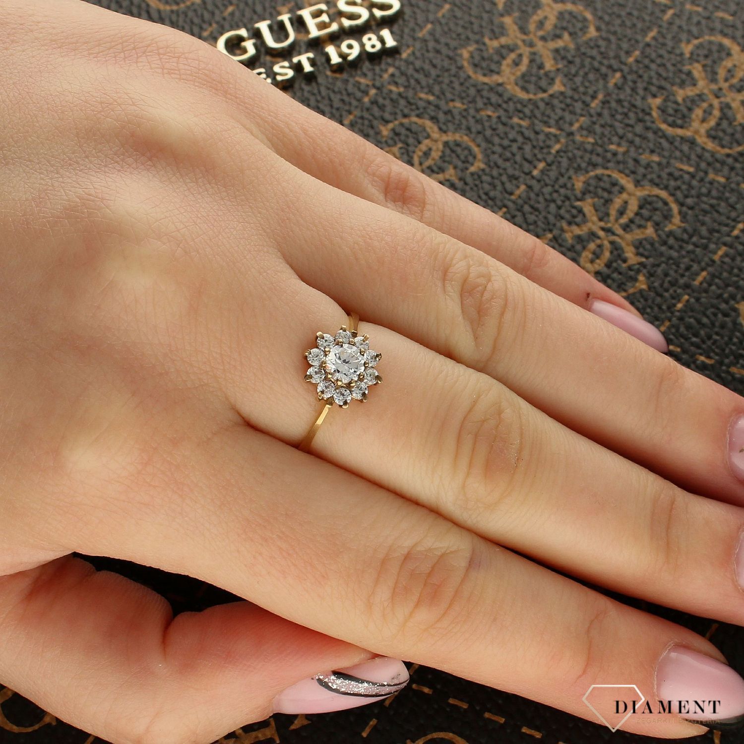 Złoty pierścionek 'Błyszczący kwiat'.jpg